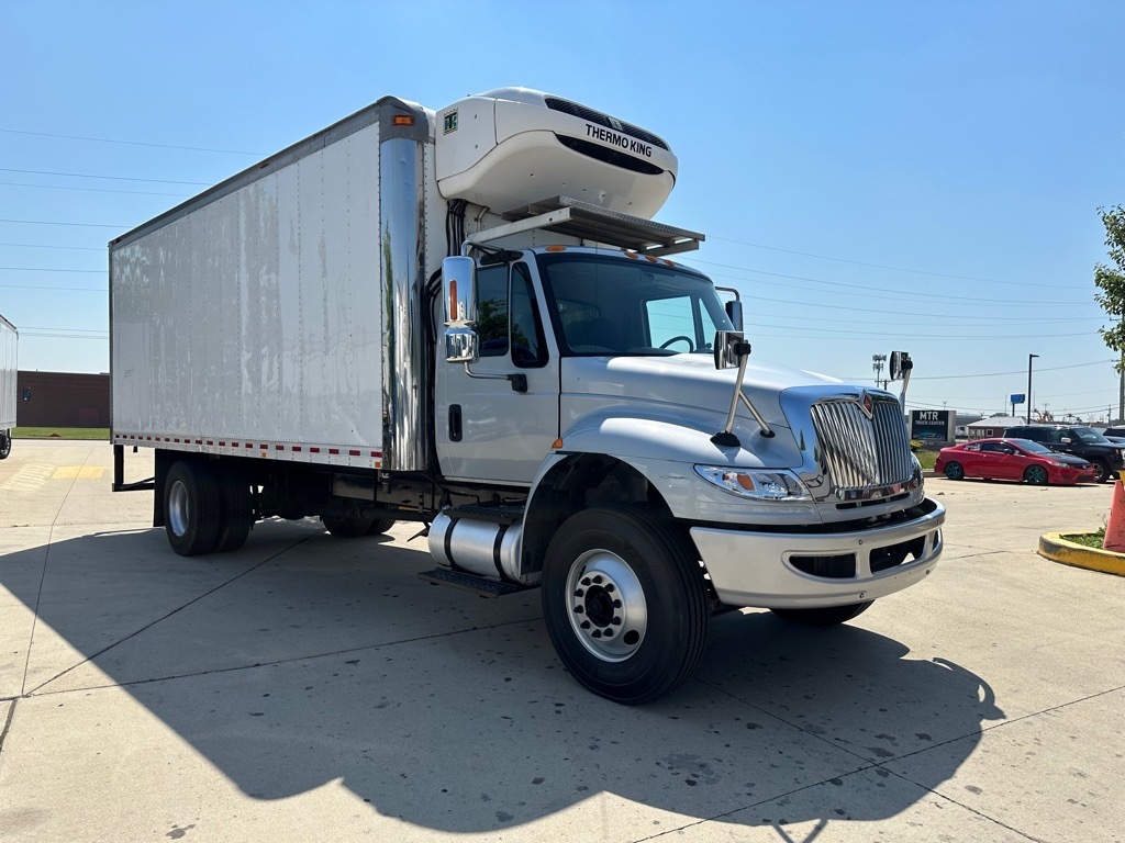 2018 INTERNATIONAL 4300 in Bensenville, IL