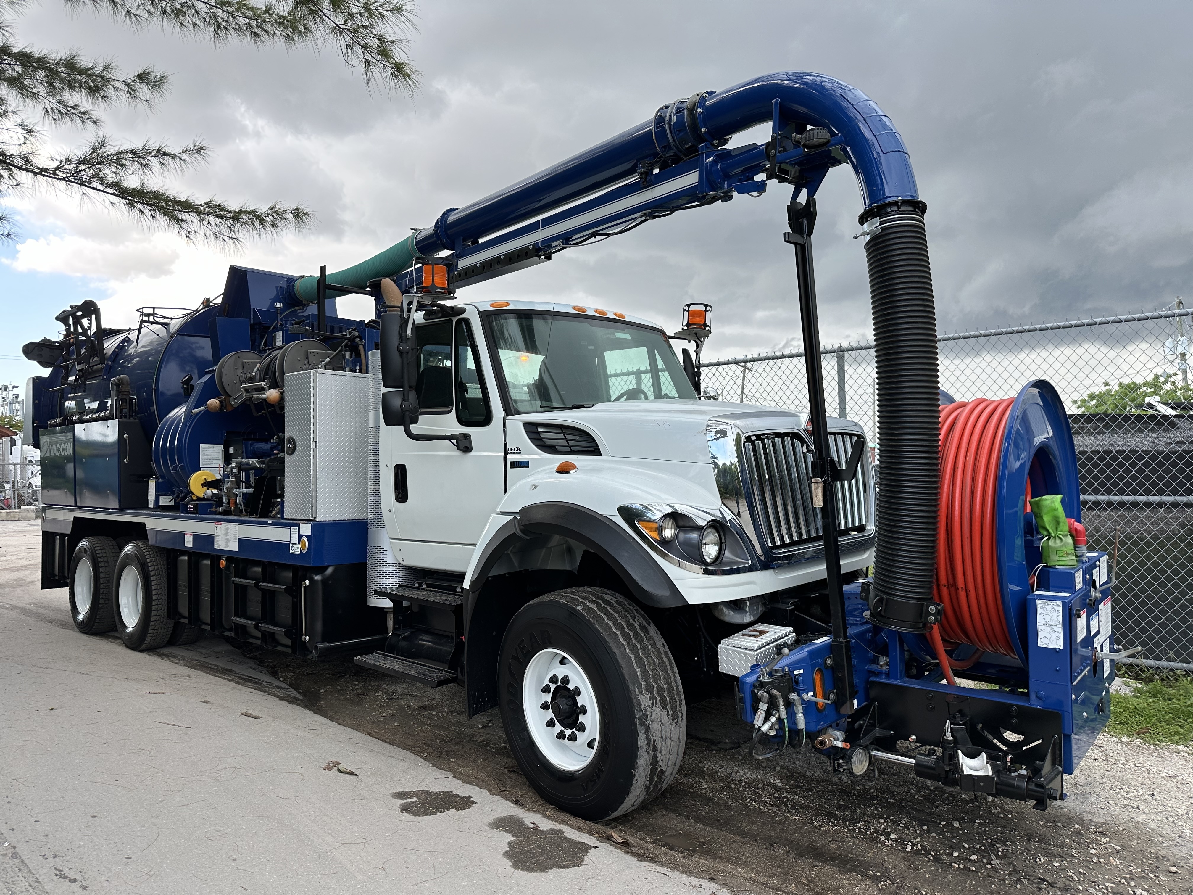 2015 INTERNATIONAL 7500 in Miami, FL