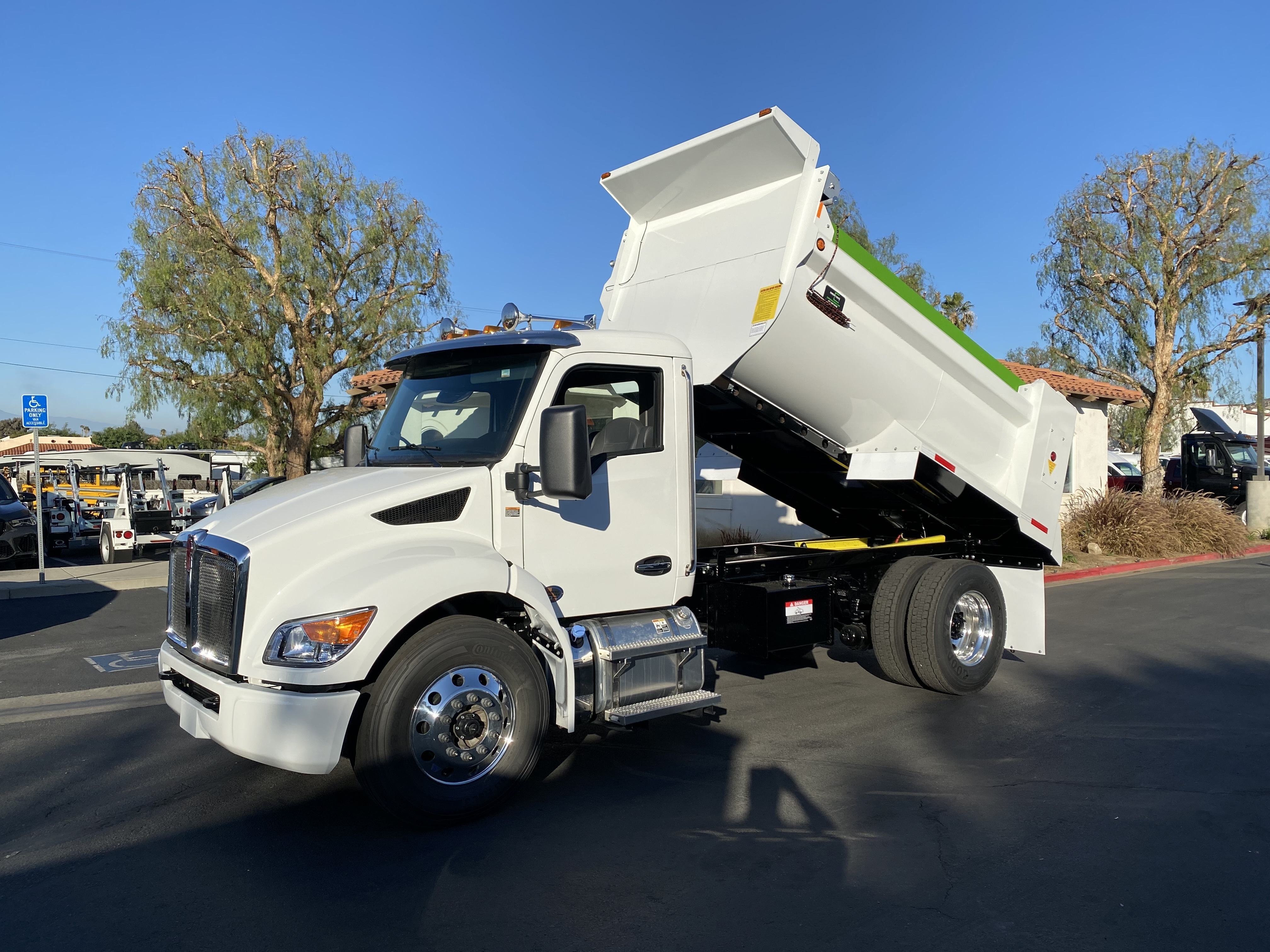 2024 KENWORTH T380 in Norco, CA