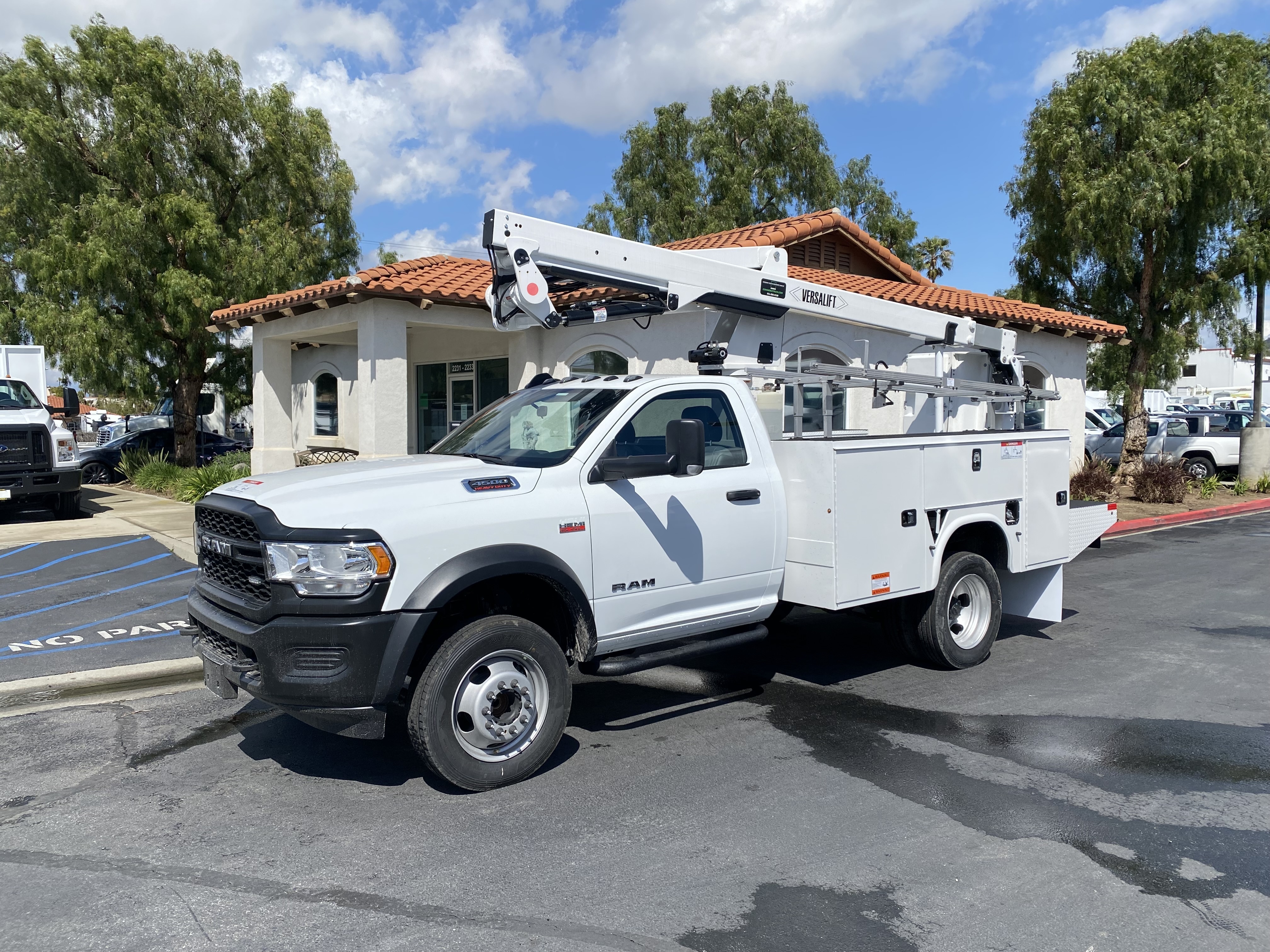 2023 VERSALIFT SST36NE in Norco, CA