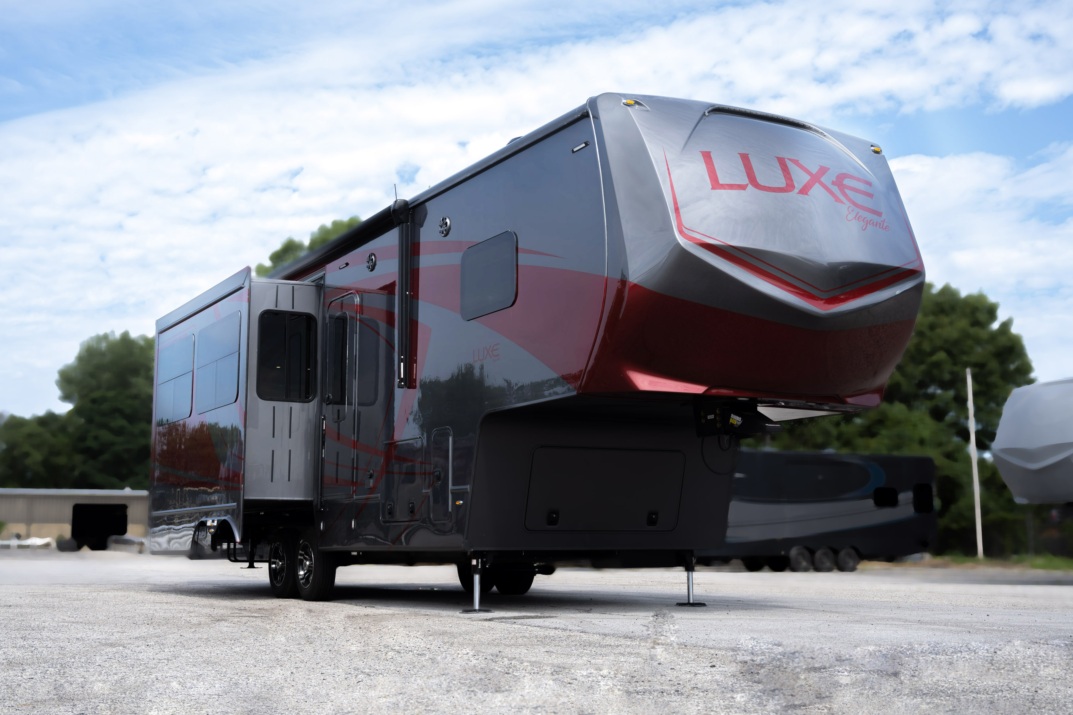 2025 Luxe ELEGANTE 33EFS in elkhart IN