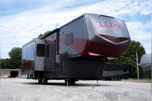 2025 Luxe ELEGANTE 33EFS in elkhart IN