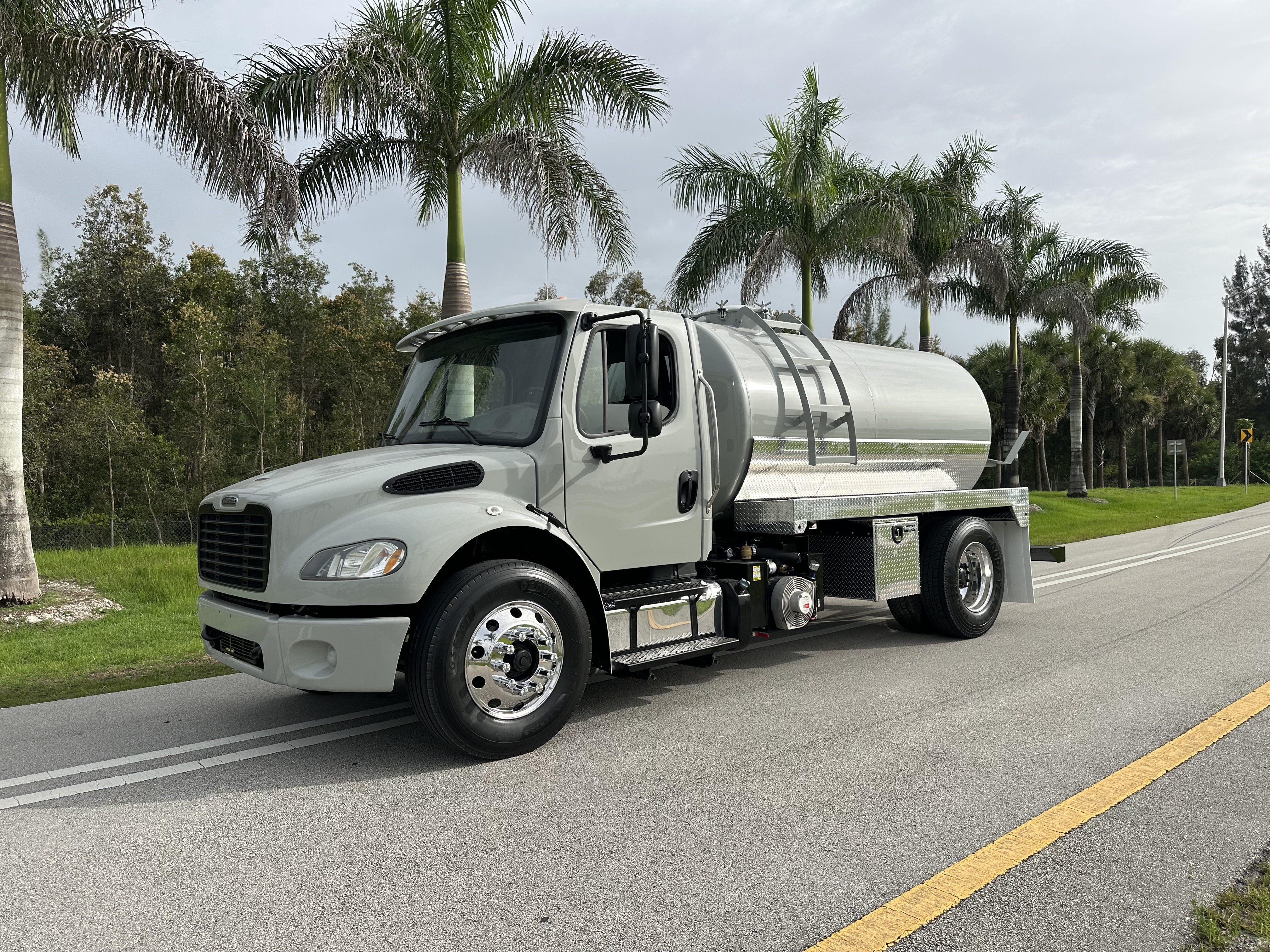 2016 FREIGHTLINER BUSINESS CLASS M2 in Hialeah, FL