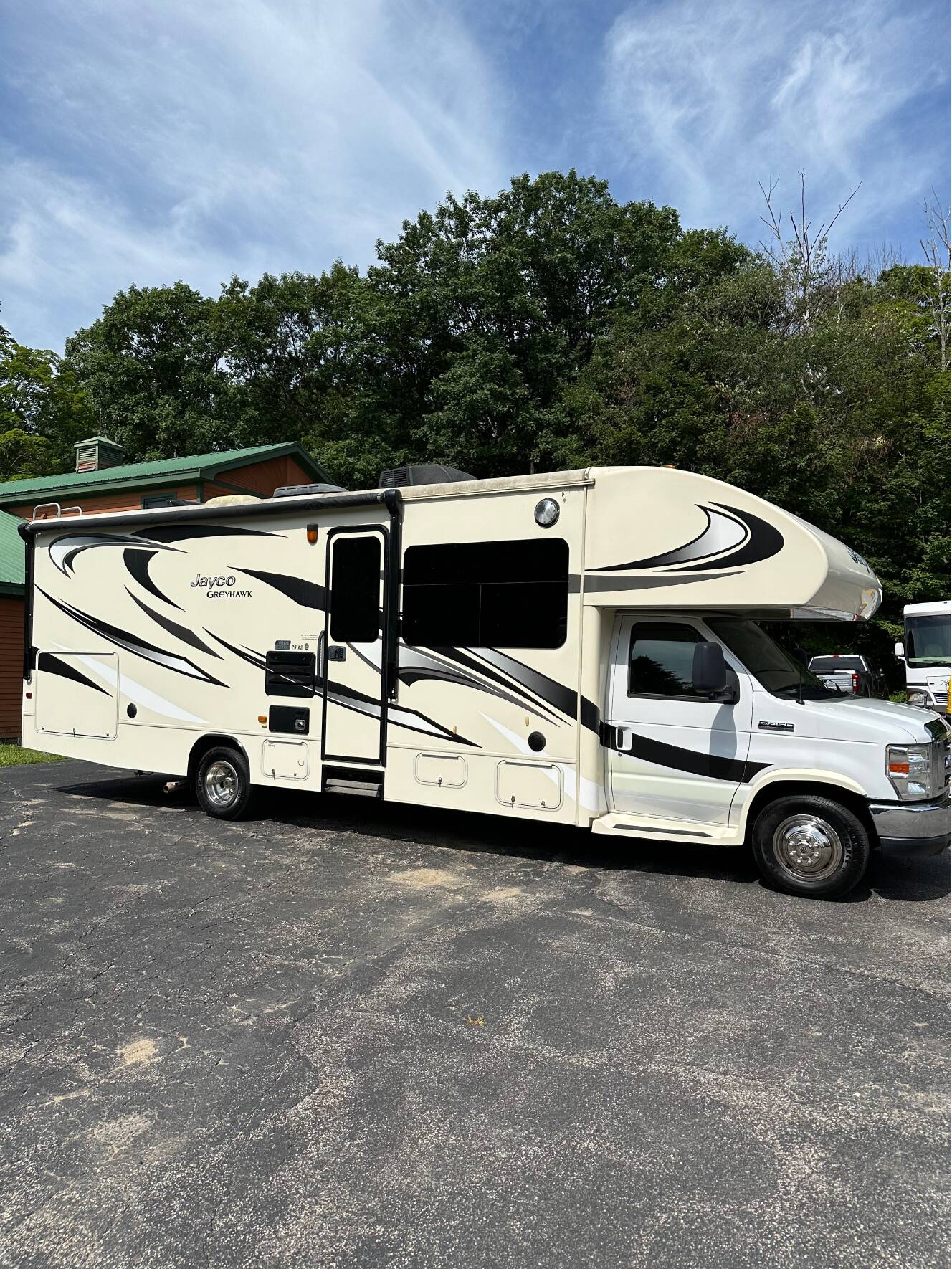 A photo of this 2015 Jayco GREYHAWK 29KS