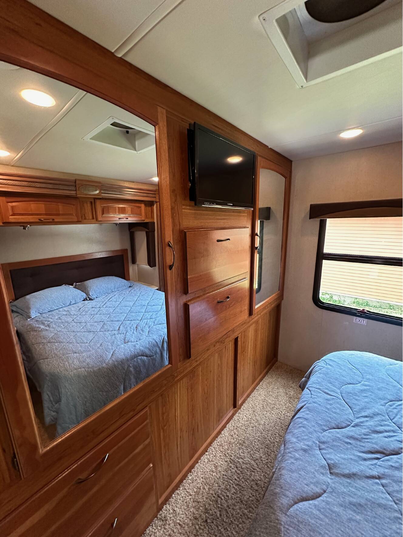 A photo of this 2015 Jayco GREYHAWK 29KS