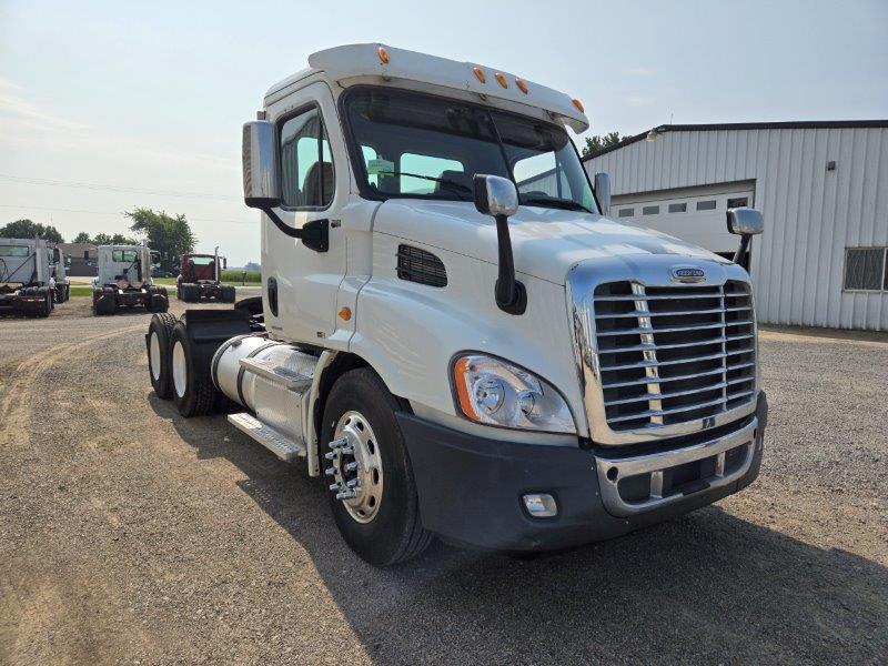2011 FREIGHTLINER CASCADIA in Delta, OH