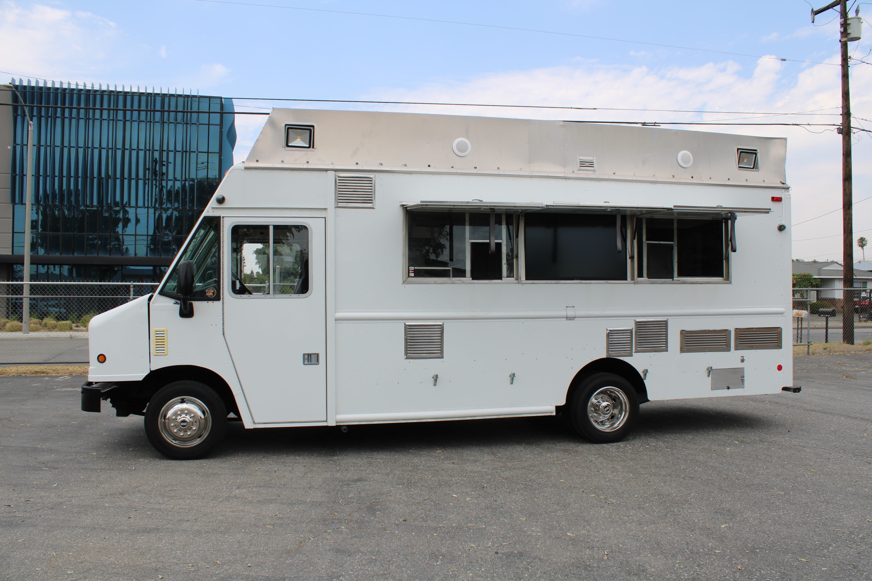 2013 FORD E-550 Utilimaster 18 Ft Catering Step Van Food Truck in Fontana, CA