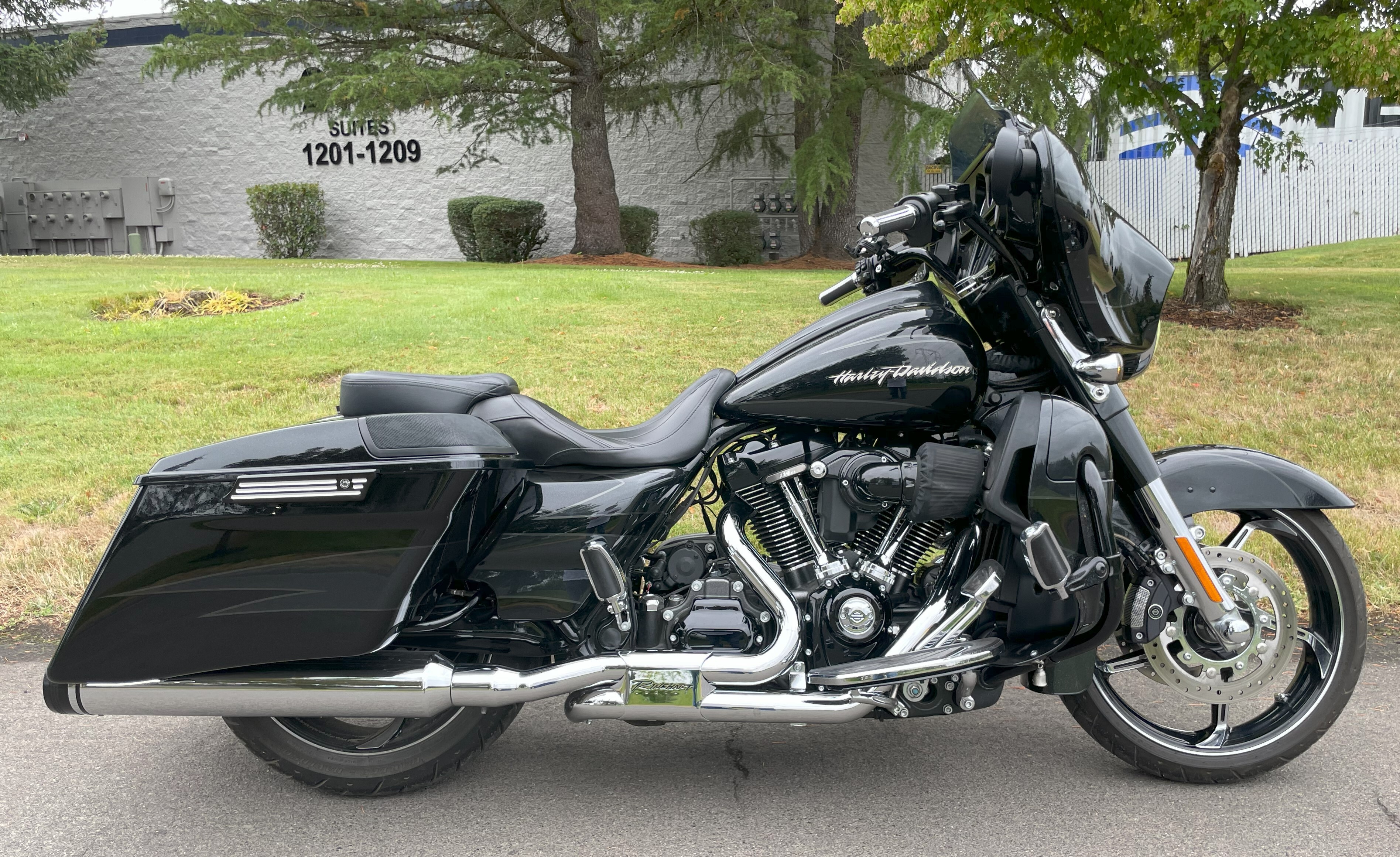2017 Harley-Davidson STREET GLIDE FLHXSE BASE in Hillsboro, OR