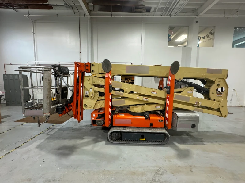 2015 JLG X600AJ
