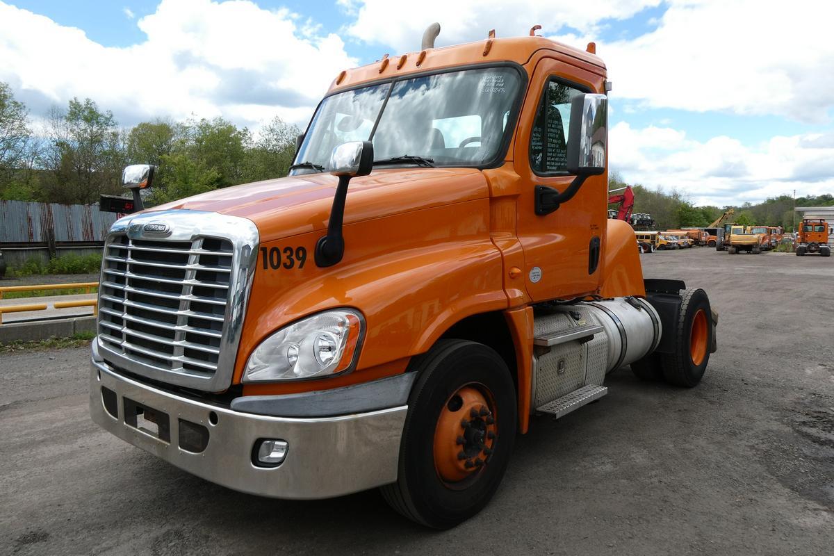2013 FREIGHTLINER CASCADIA 125 in Sparrowbush, NY