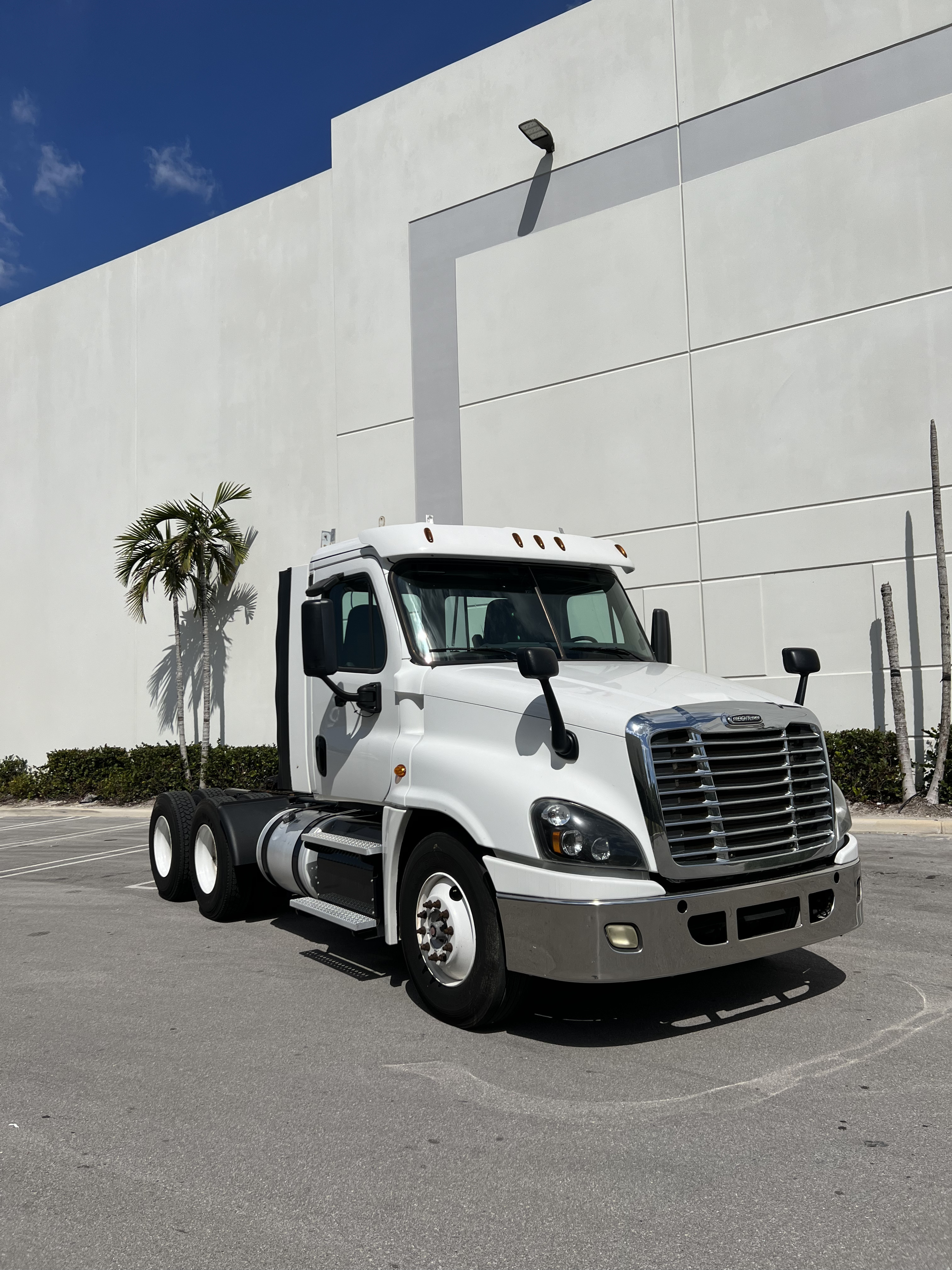 2016 FREIGHTLINER CASCADIA 125 in Medley, FL