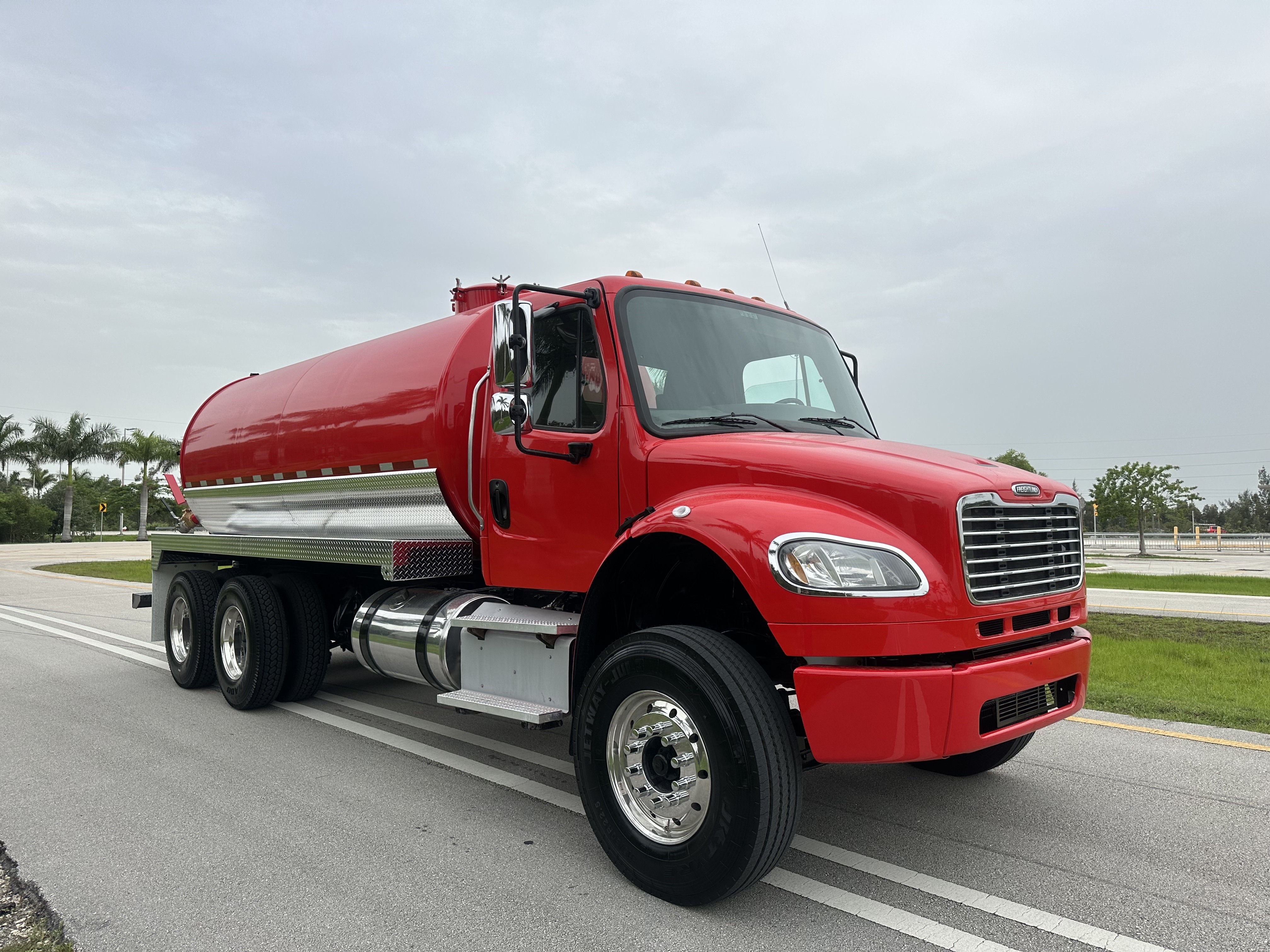 2015 FREIGHTLINER BUSINESS CLASS M2 106 in Hialeah, FL