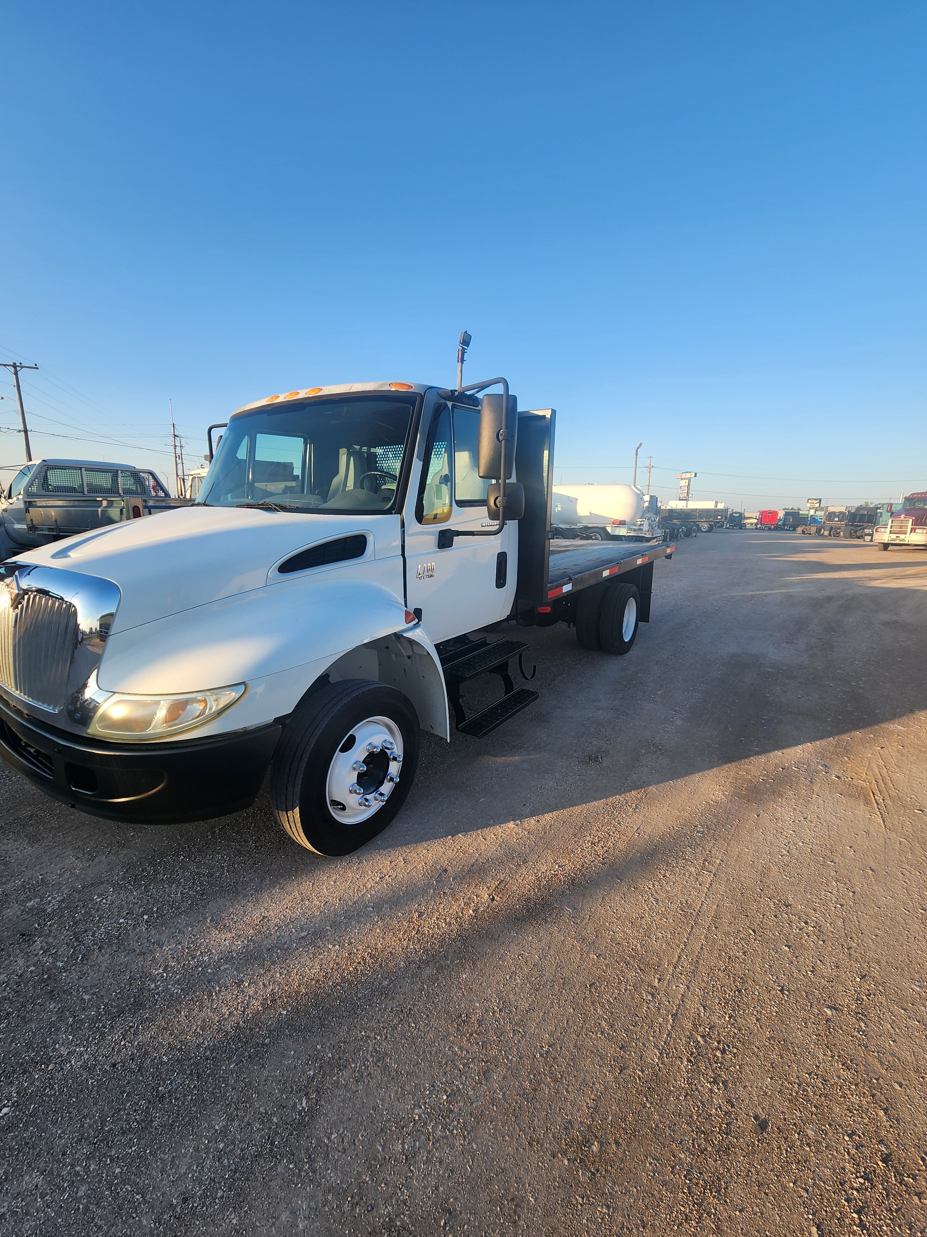 2004 INTERNATIONAL 4200 in Pratt, KS