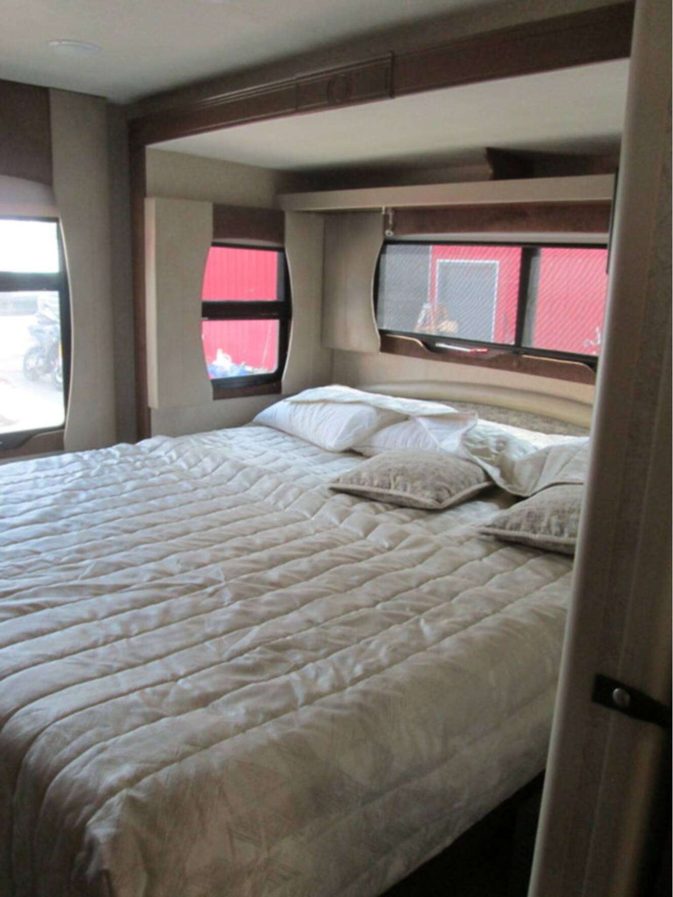 A photo of this 2020 Lance 2465 PULL CAMPER