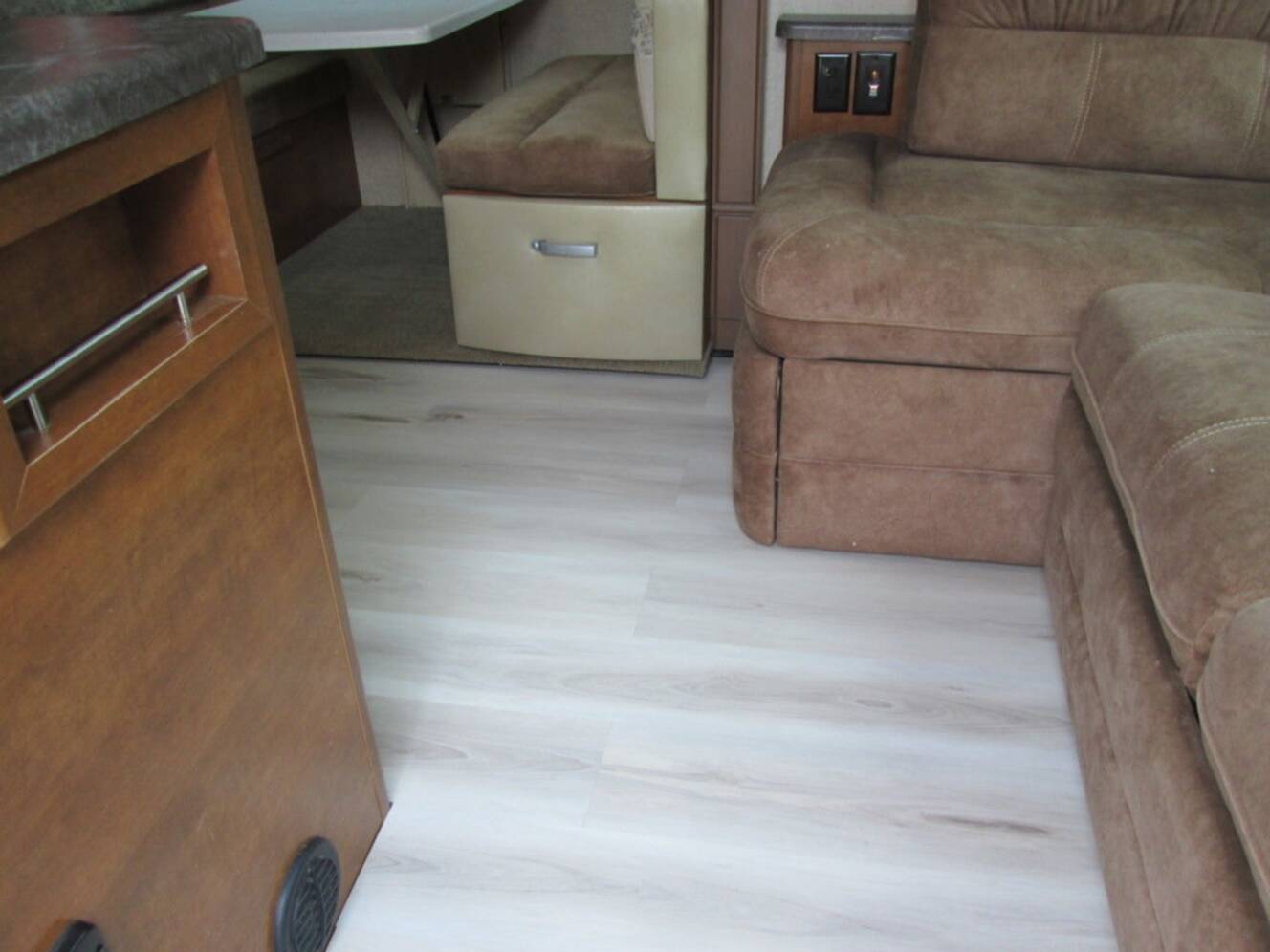 A photo of this 2020 Lance 2465 PULL CAMPER