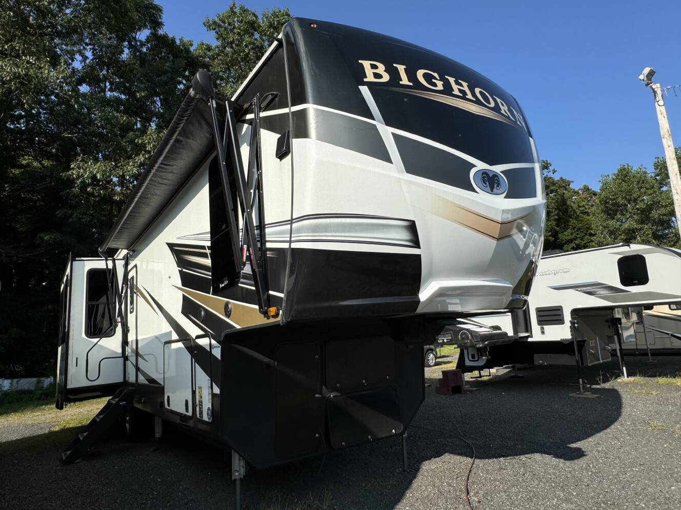 A photo of this 2021 Heartland BIGHORN 3502SB