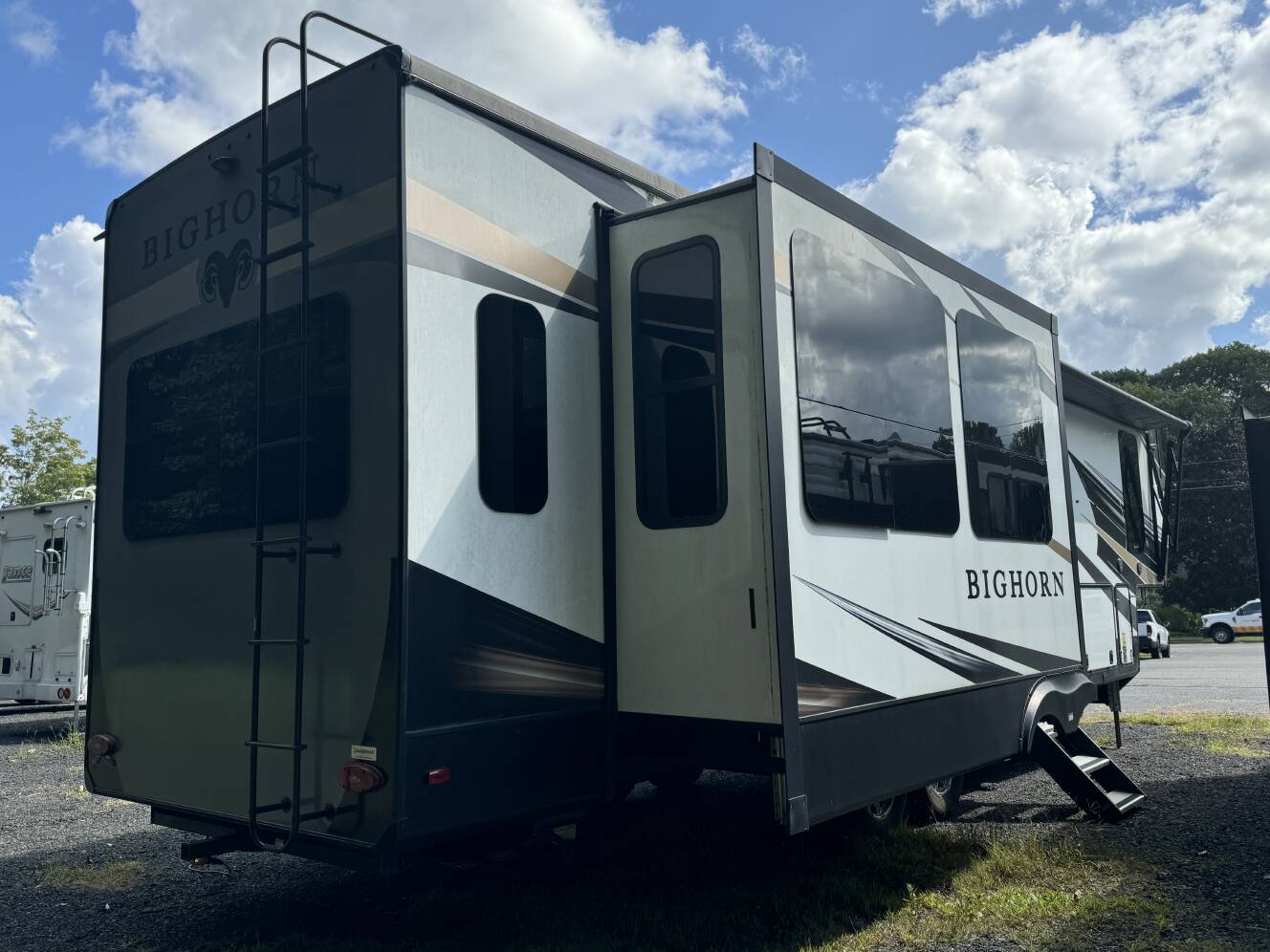 A photo of this 2021 Heartland BIGHORN 3502SB