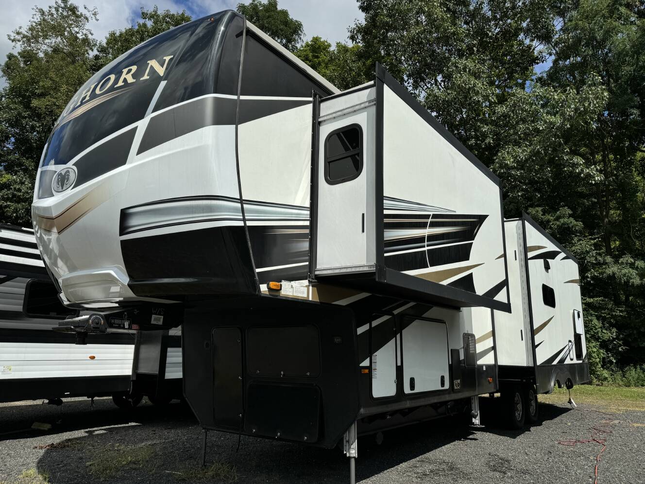 A photo of this 2021 Heartland BIGHORN 3502SB