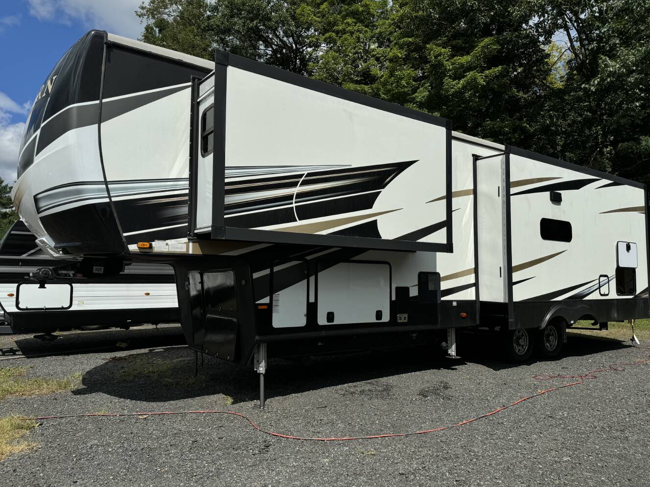 A photo of this 2021 Heartland BIGHORN 3502SB