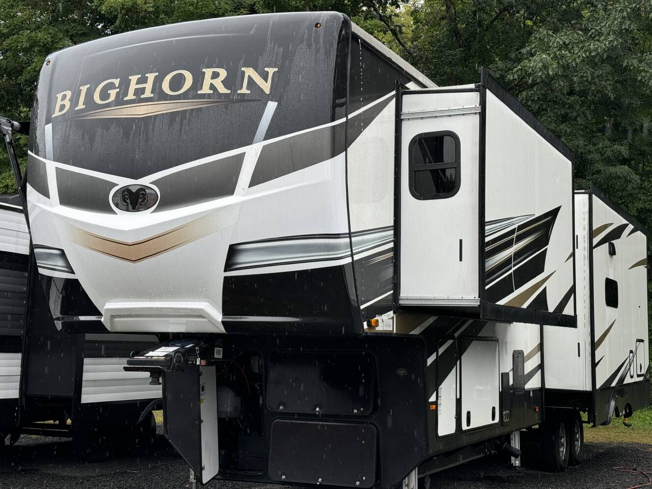 A photo of this 2021 Heartland BIGHORN 3502SB