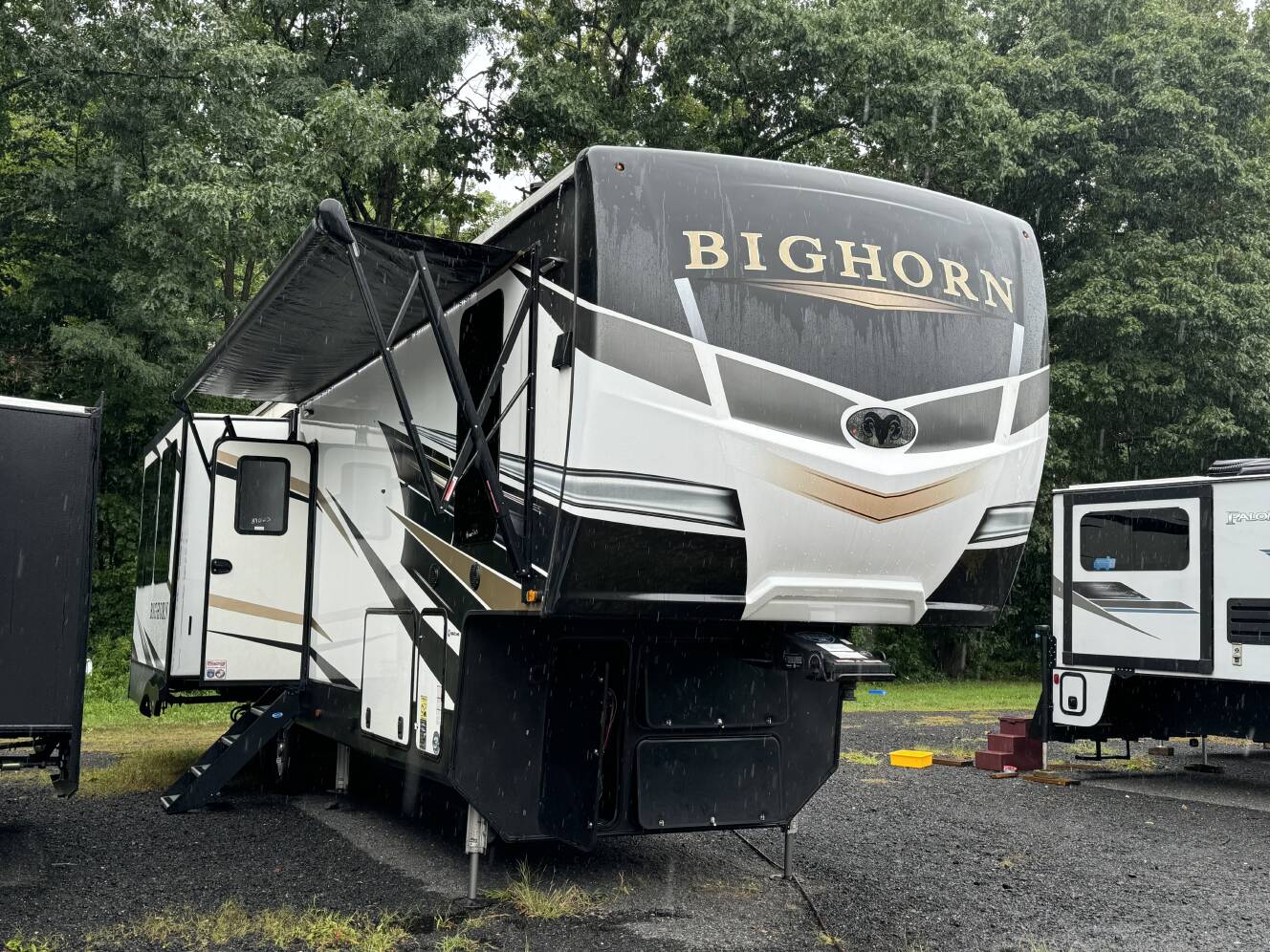 A photo of this 2021 Heartland BIGHORN 3502SB