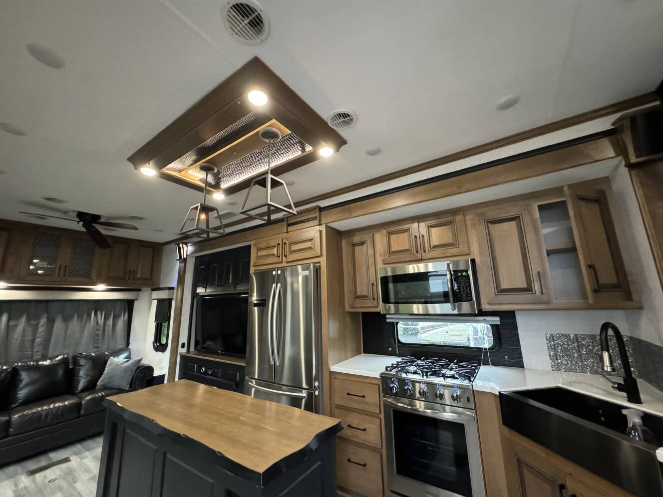 A photo of this 2021 Heartland BIGHORN 3502SB