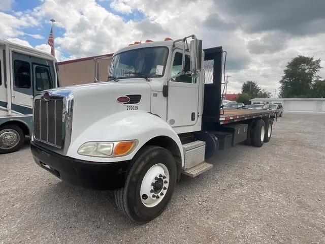 2015 PETERBILT 348 in East Wareham, MA