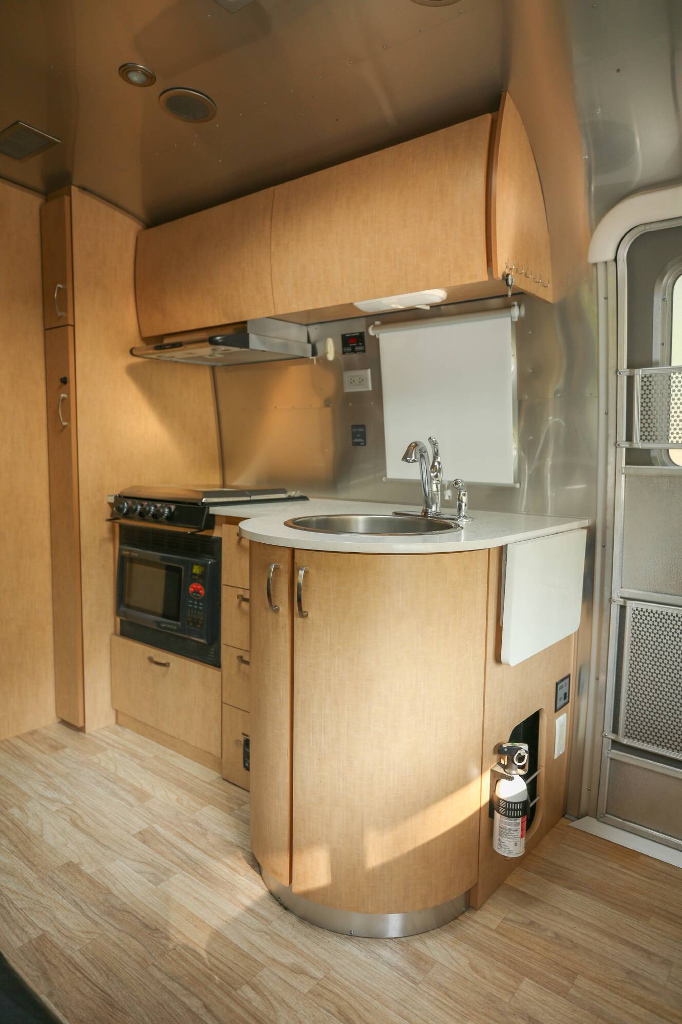 A photo of this 2015 Airstream FLYING CLOUD