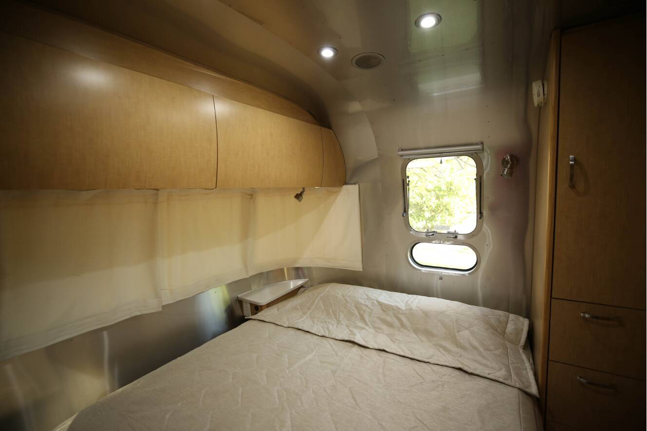 A photo of this 2015 Airstream FLYING CLOUD