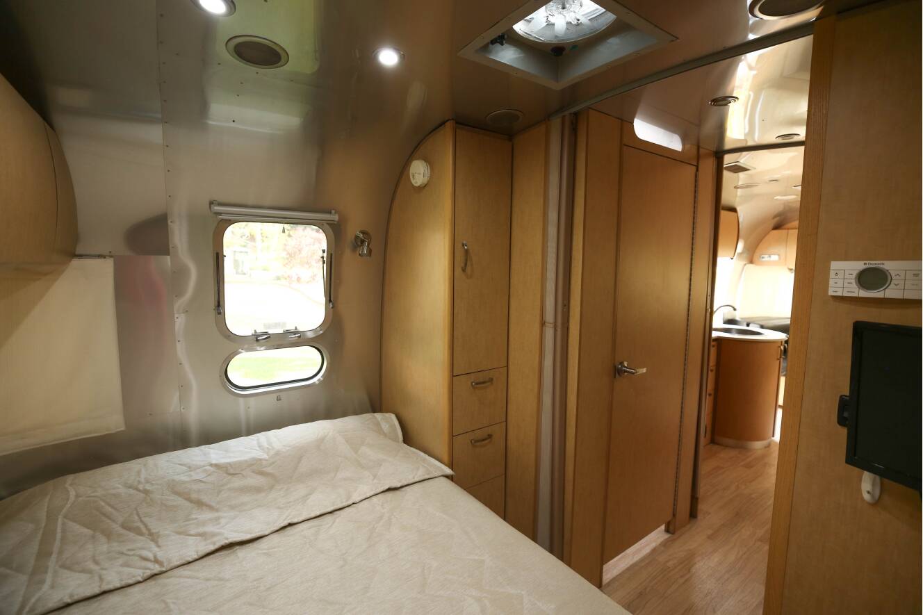 A photo of this 2015 Airstream FLYING CLOUD