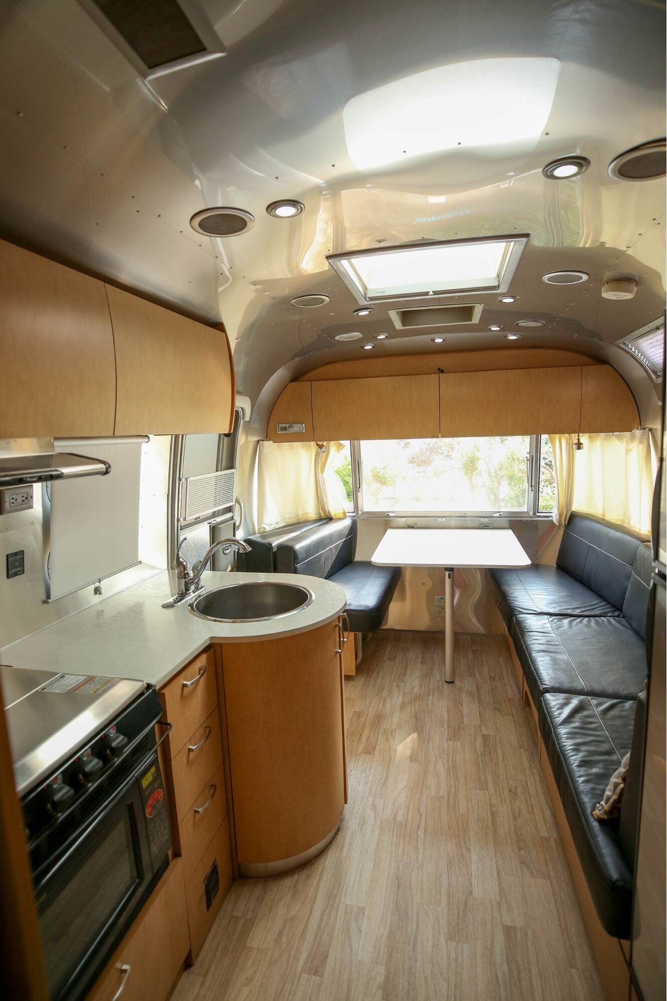 A photo of this 2015 Airstream FLYING CLOUD