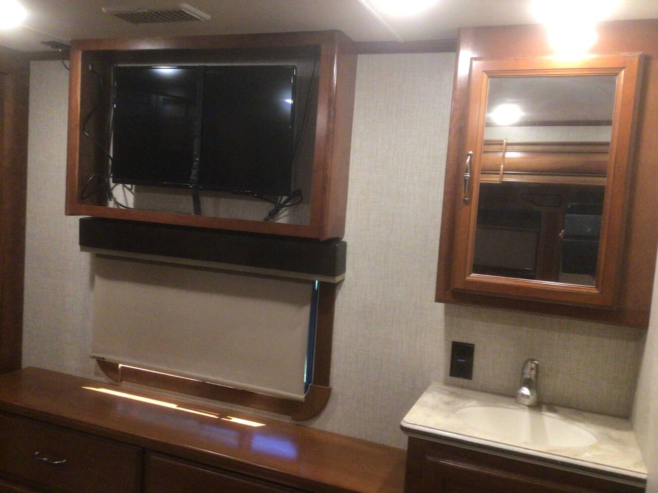 A photo of this 2016 Redwood SEQUOIA SQ38GKS