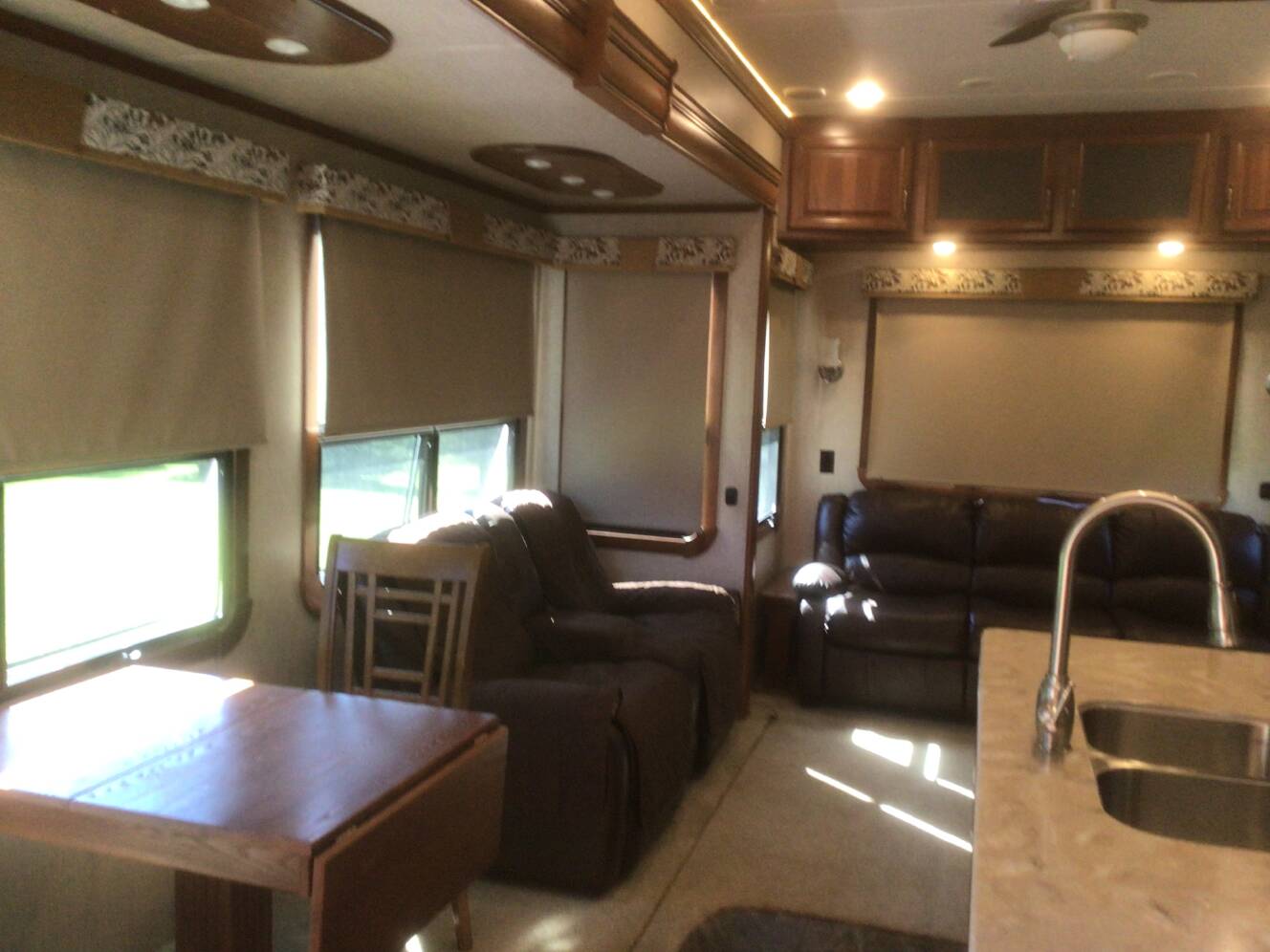 A photo of this 2016 Redwood SEQUOIA SQ38GKS
