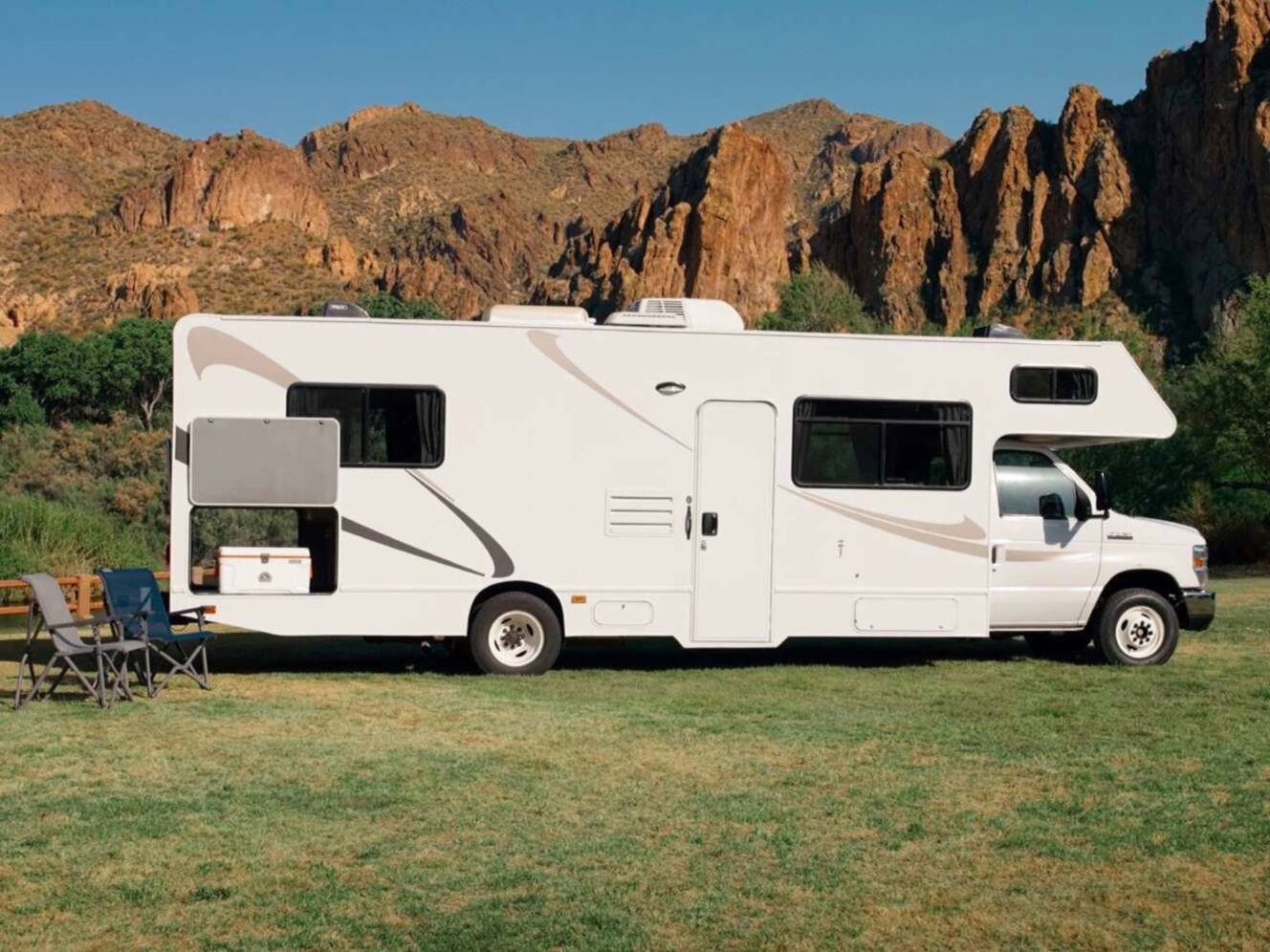 A photo of this 2022 Thor Motor Coach Majestic 28A