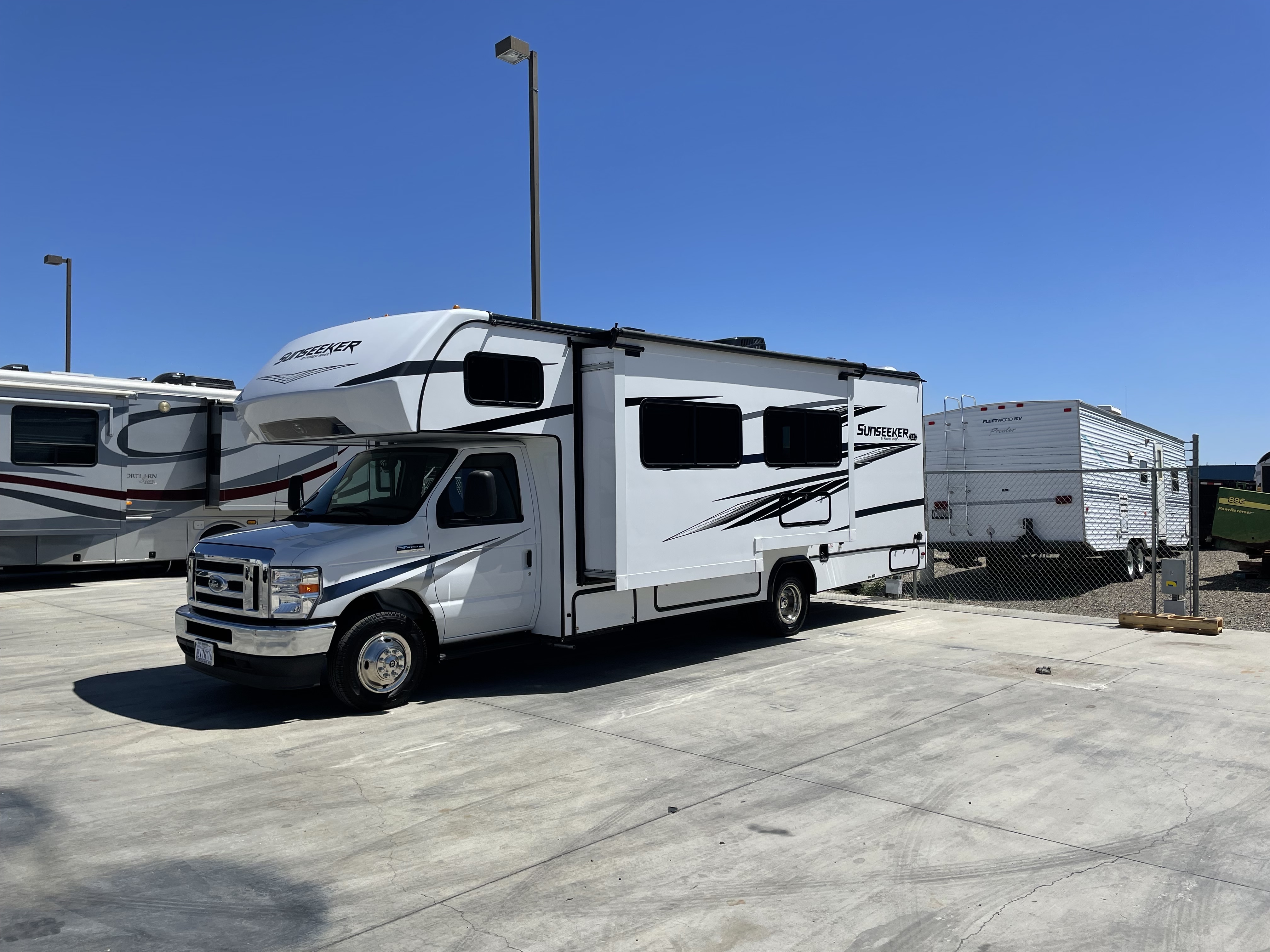 2022 Forest River SUNSEEKER 2550DSLE RV