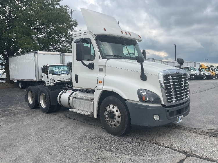 2019 FREIGHTLINER CASCADIA 125 in Middlefield, OH