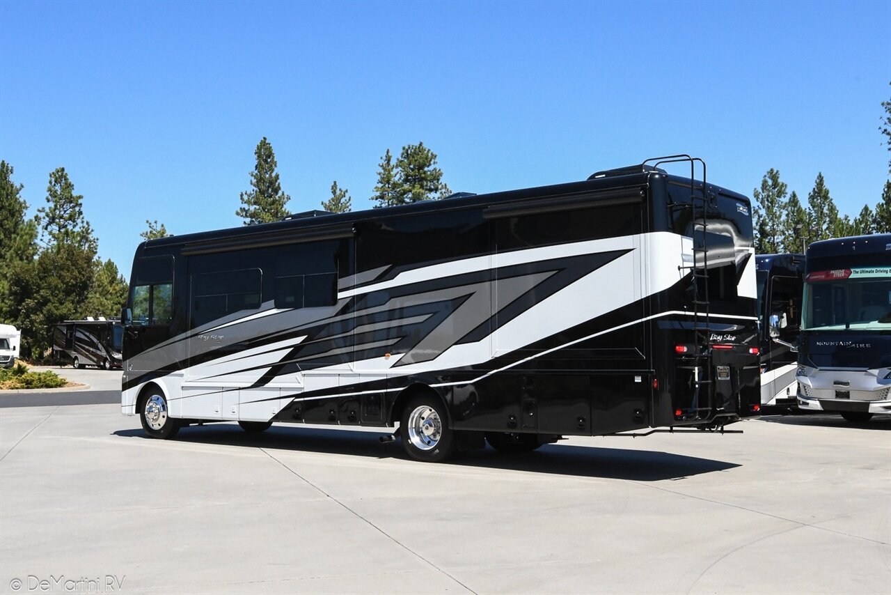 2025 Newmar Bay Star 3626 in grass valley CA