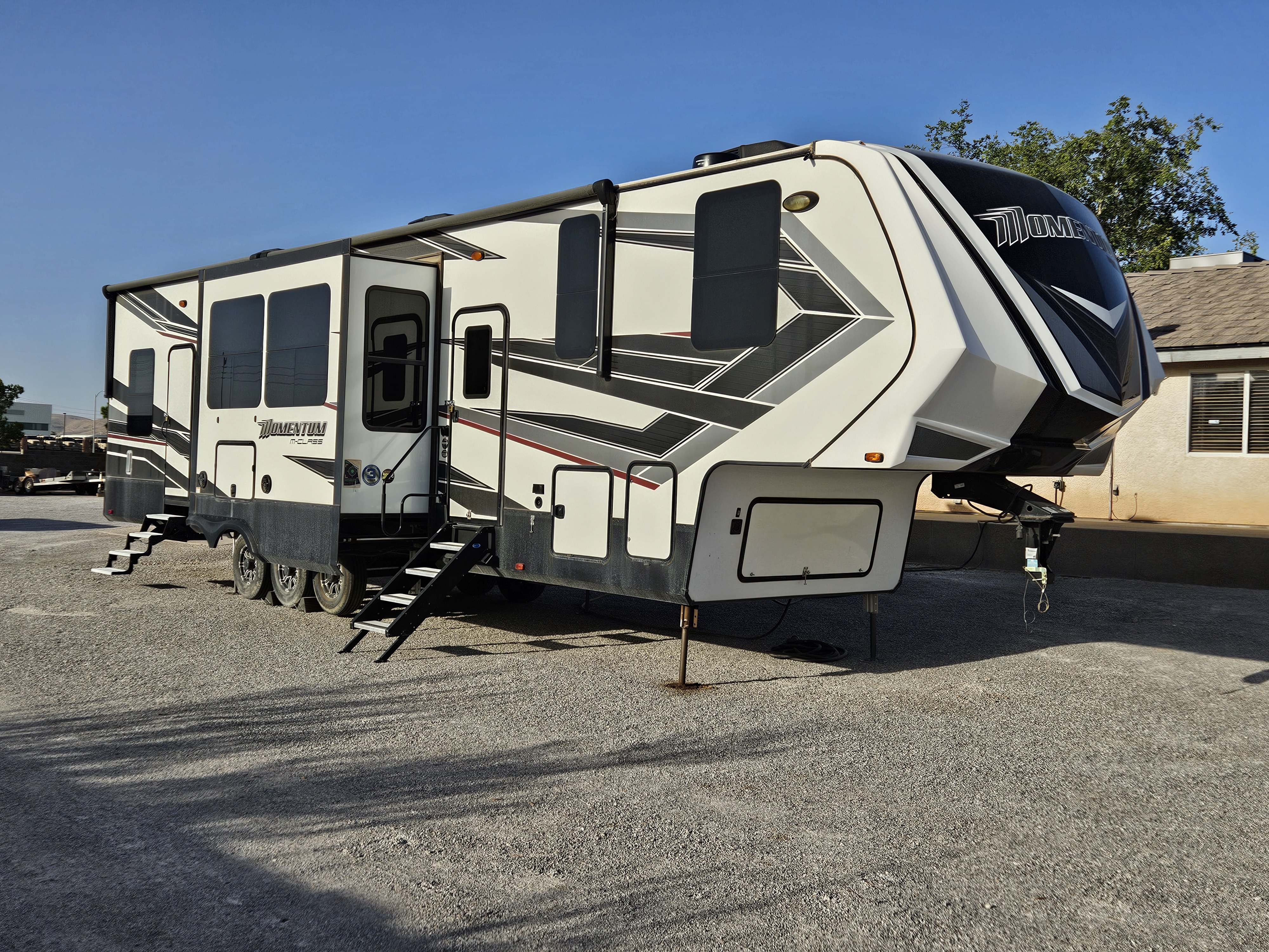 Used 2020 Grand Design Momentum Mclass in Las Vegas, NV 5033336775