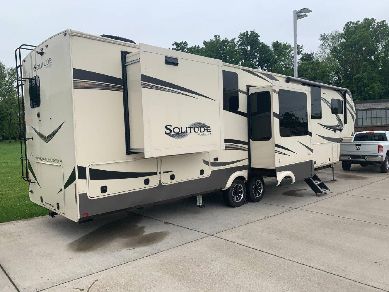 A photo of this 2021 Grand Design ST390RK-R