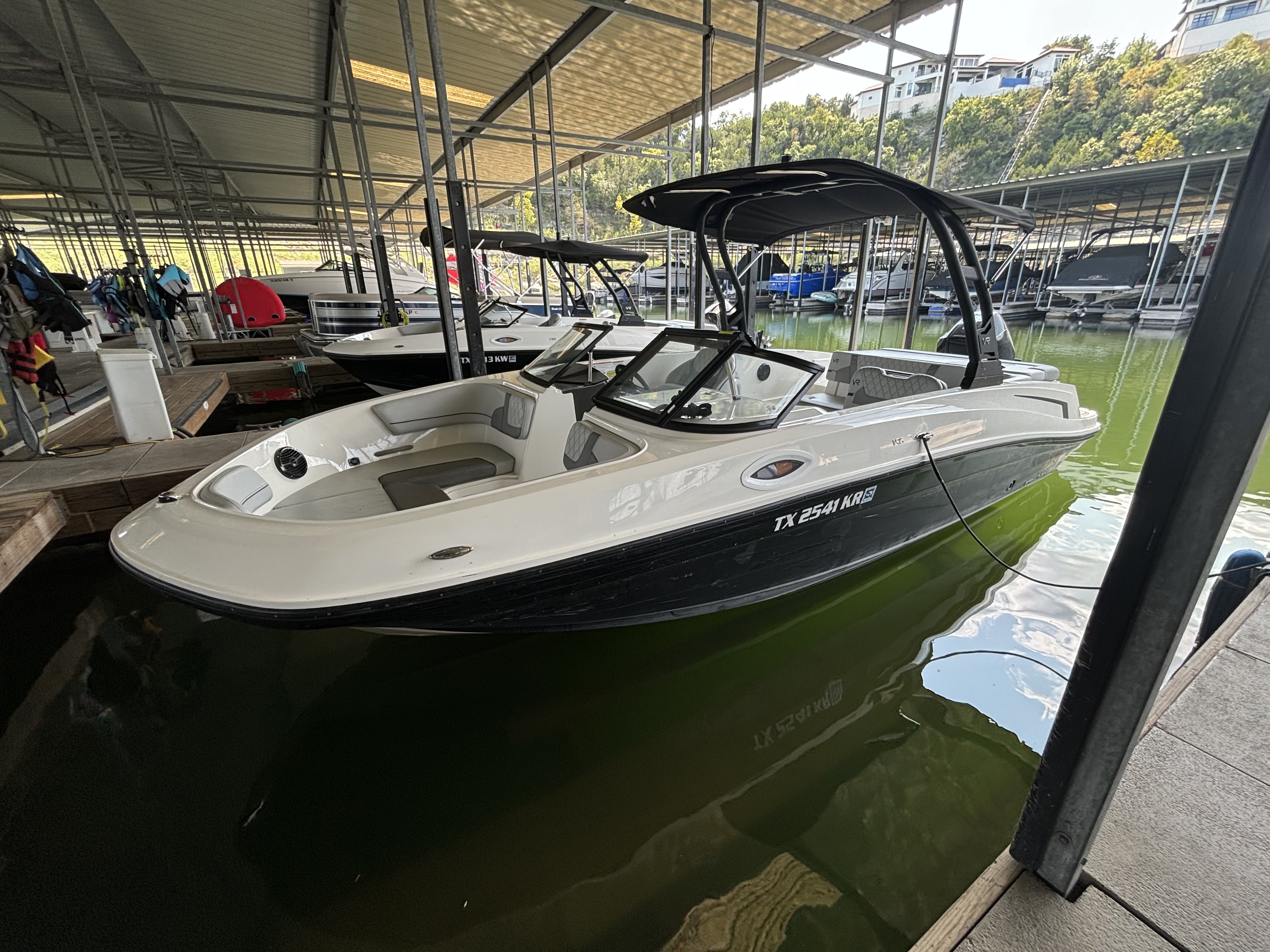 2022 Bayliner VR6 OB Bowrider Boat boat