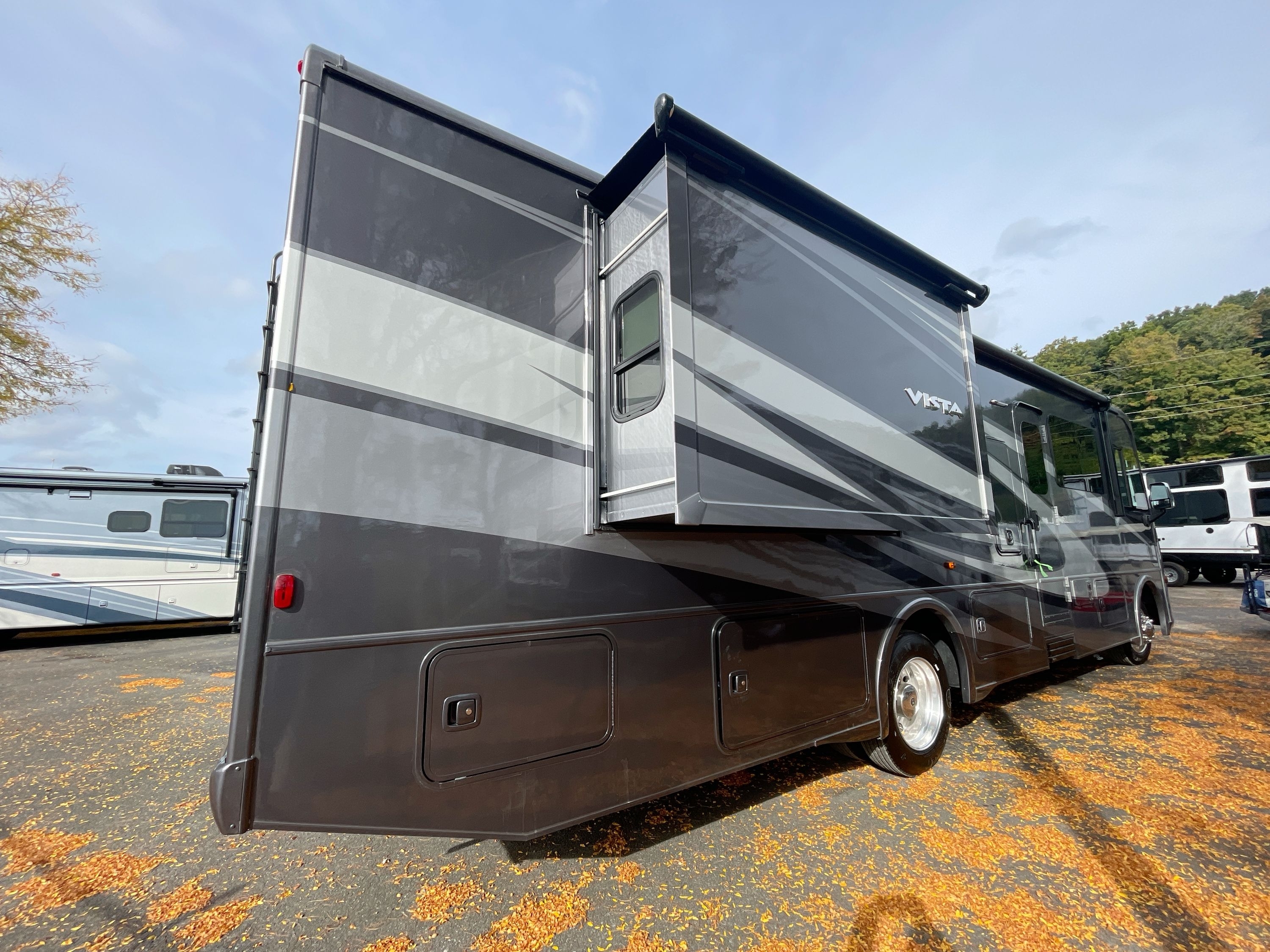 New 2025 Winnebago Vista 33K For Sale in Kingston, NY 5033460400 RV