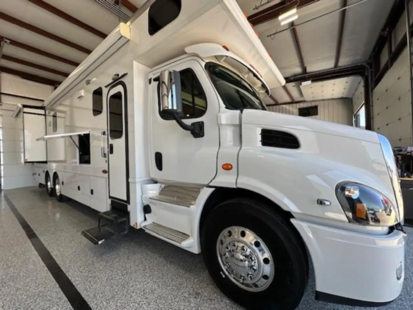 A photo of this 2019 Renegade CLASSIC 41CRW