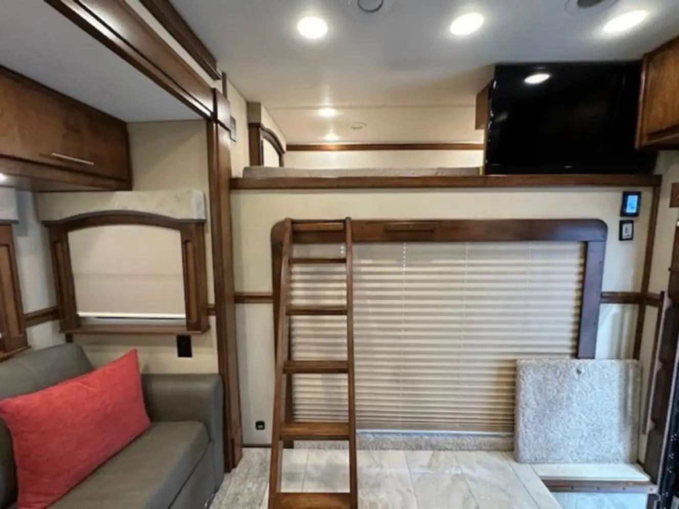 A photo of this 2019 Renegade CLASSIC 41CRW