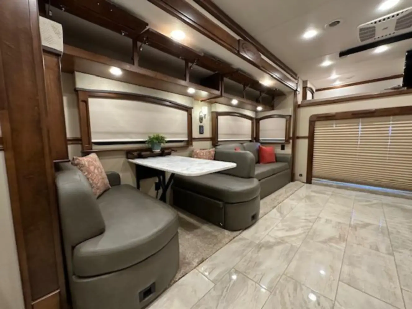 A photo of this 2019 Renegade CLASSIC 41CRW