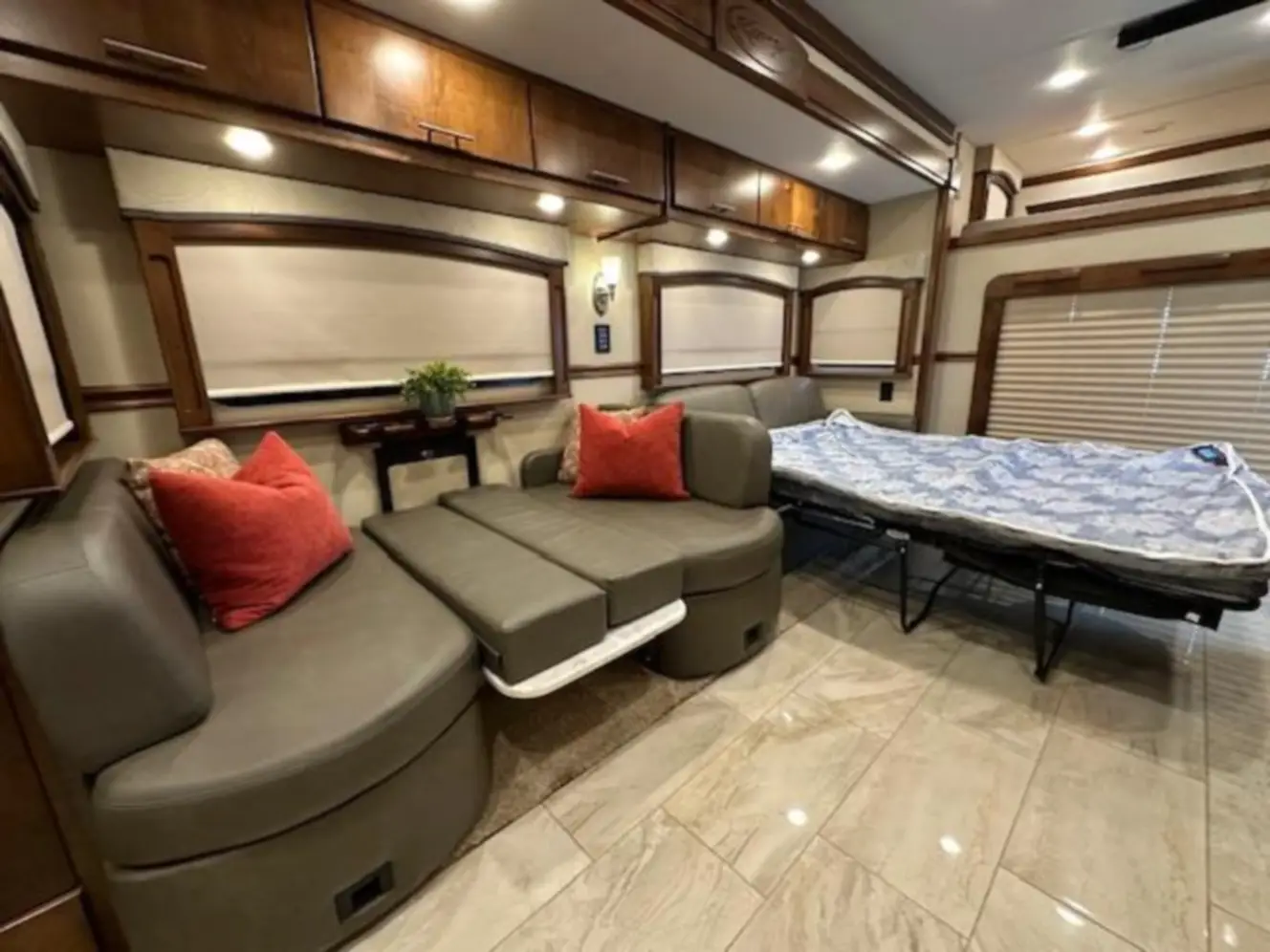 A photo of this 2019 Renegade CLASSIC 41CRW