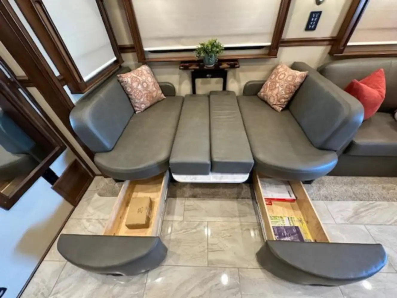 A photo of this 2019 Renegade CLASSIC 41CRW