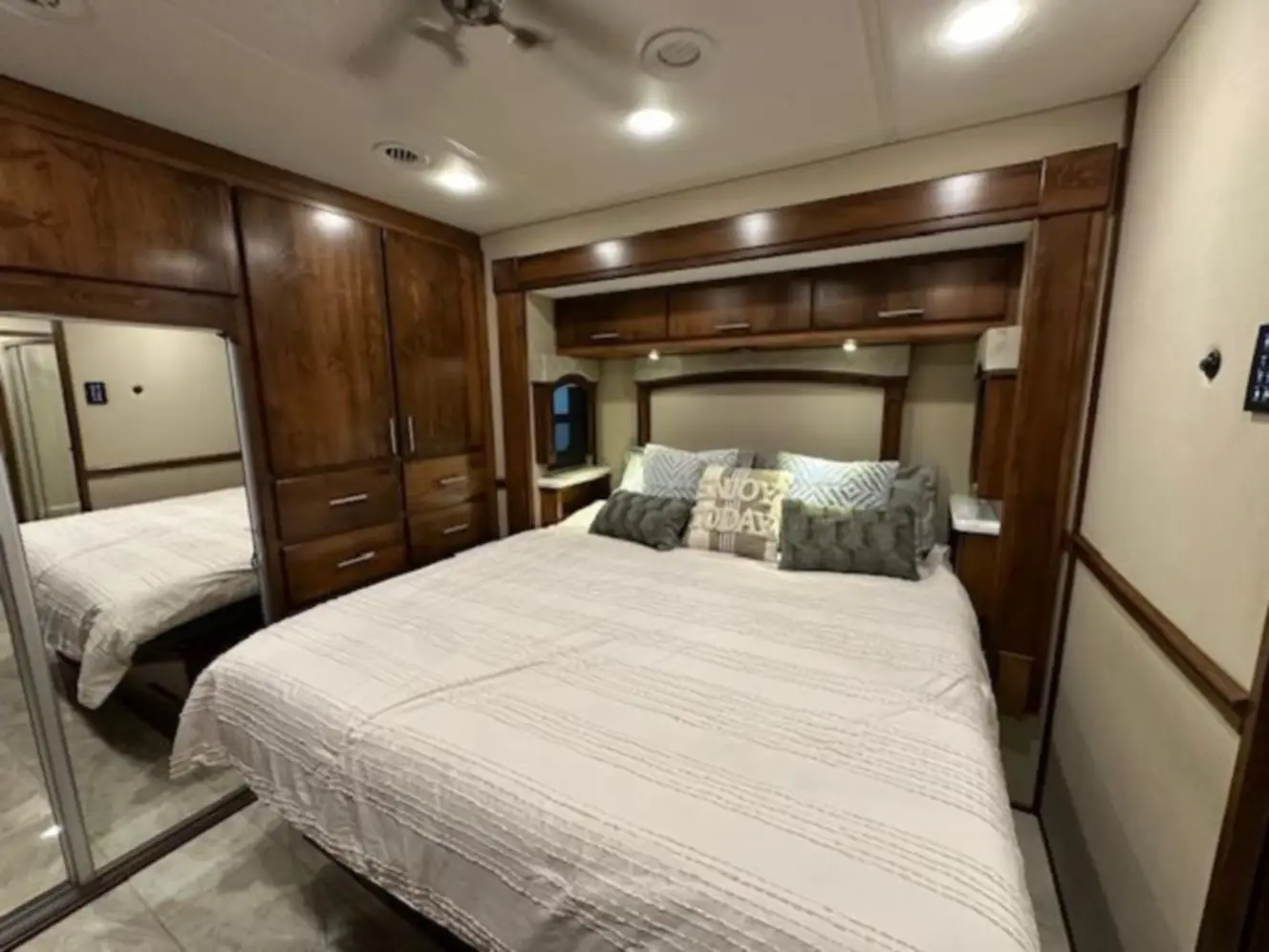 A photo of this 2019 Renegade CLASSIC 41CRW