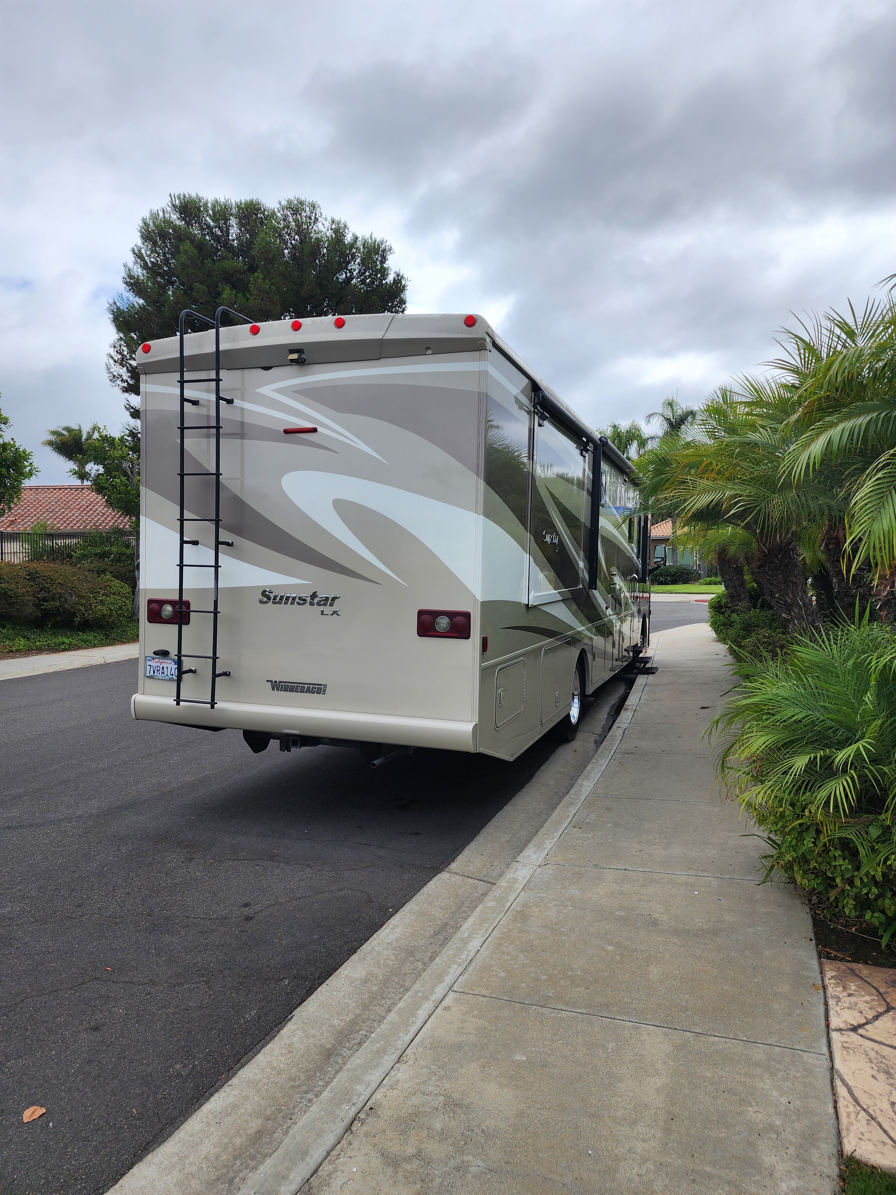 2017 Winnebago SUNSTAR LX 35F in vista CA