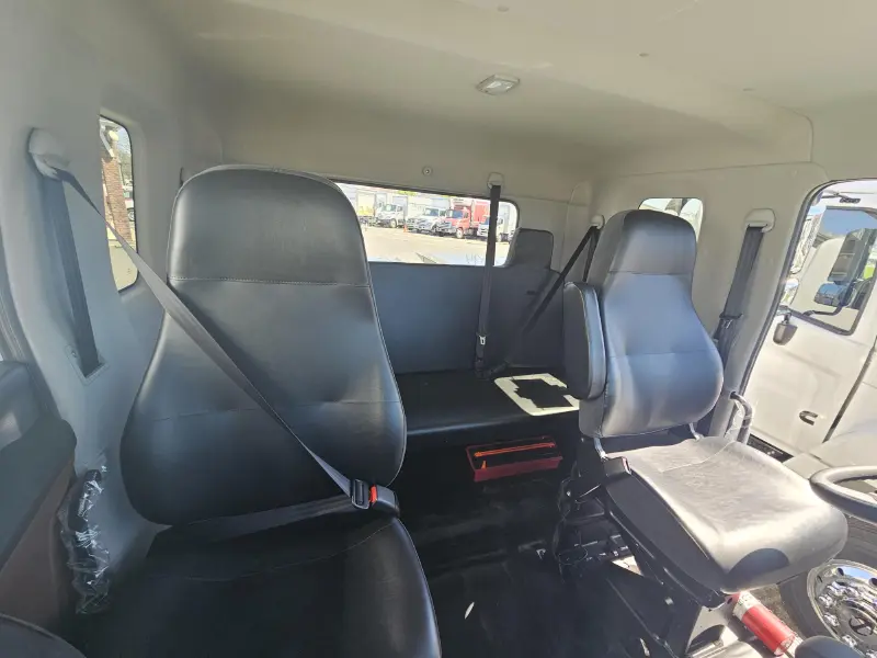 2024 HINO 22 FT ROLLBACK