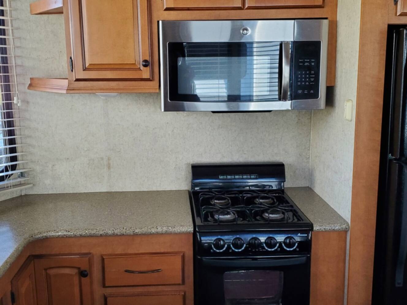 A photo of this 2011 Heartland COUNTRY RIDGE CR 40FKSS